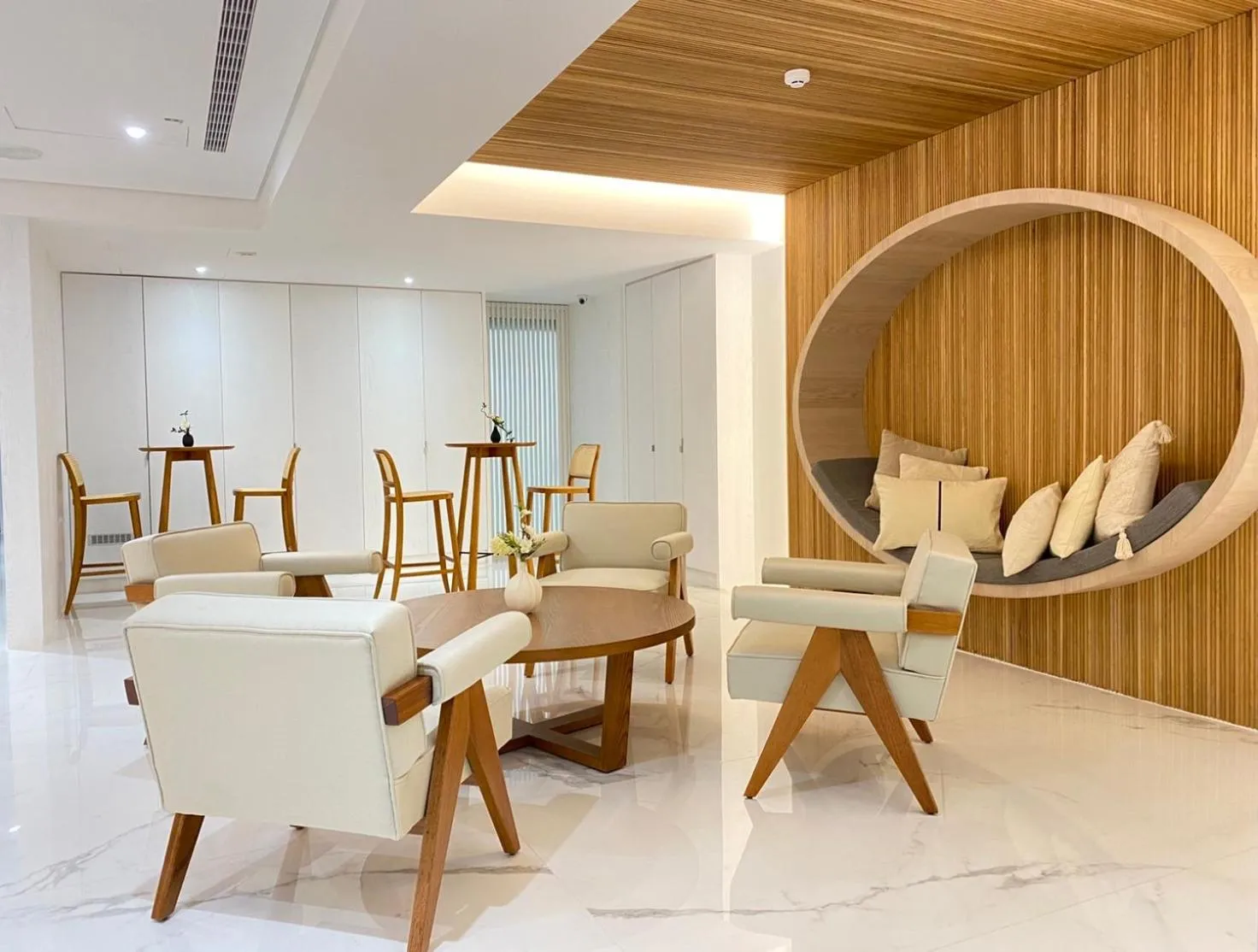 Communal lounge/ TV room in suye hotel