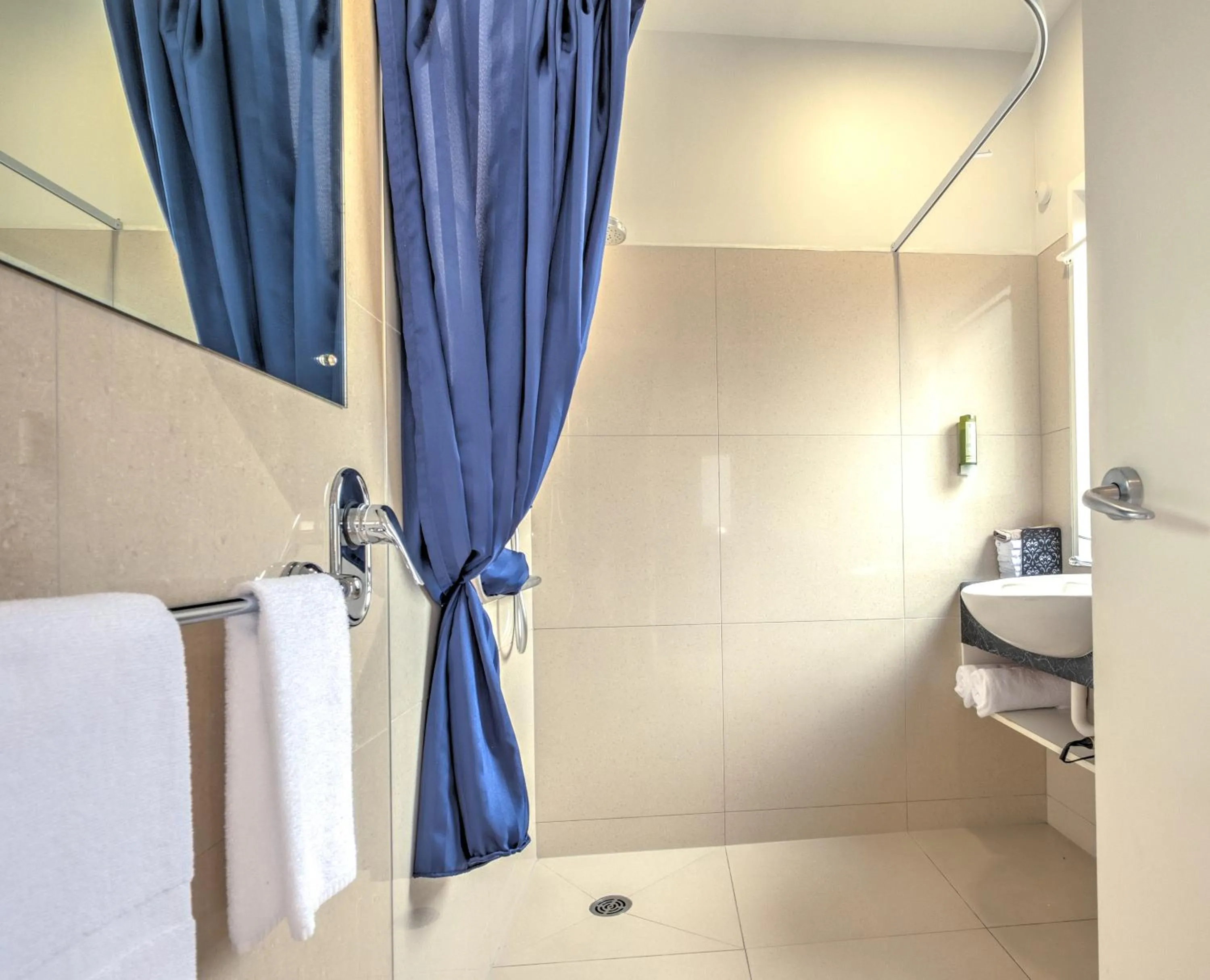 Shower in Hanmer Springs Scenic Views Motel