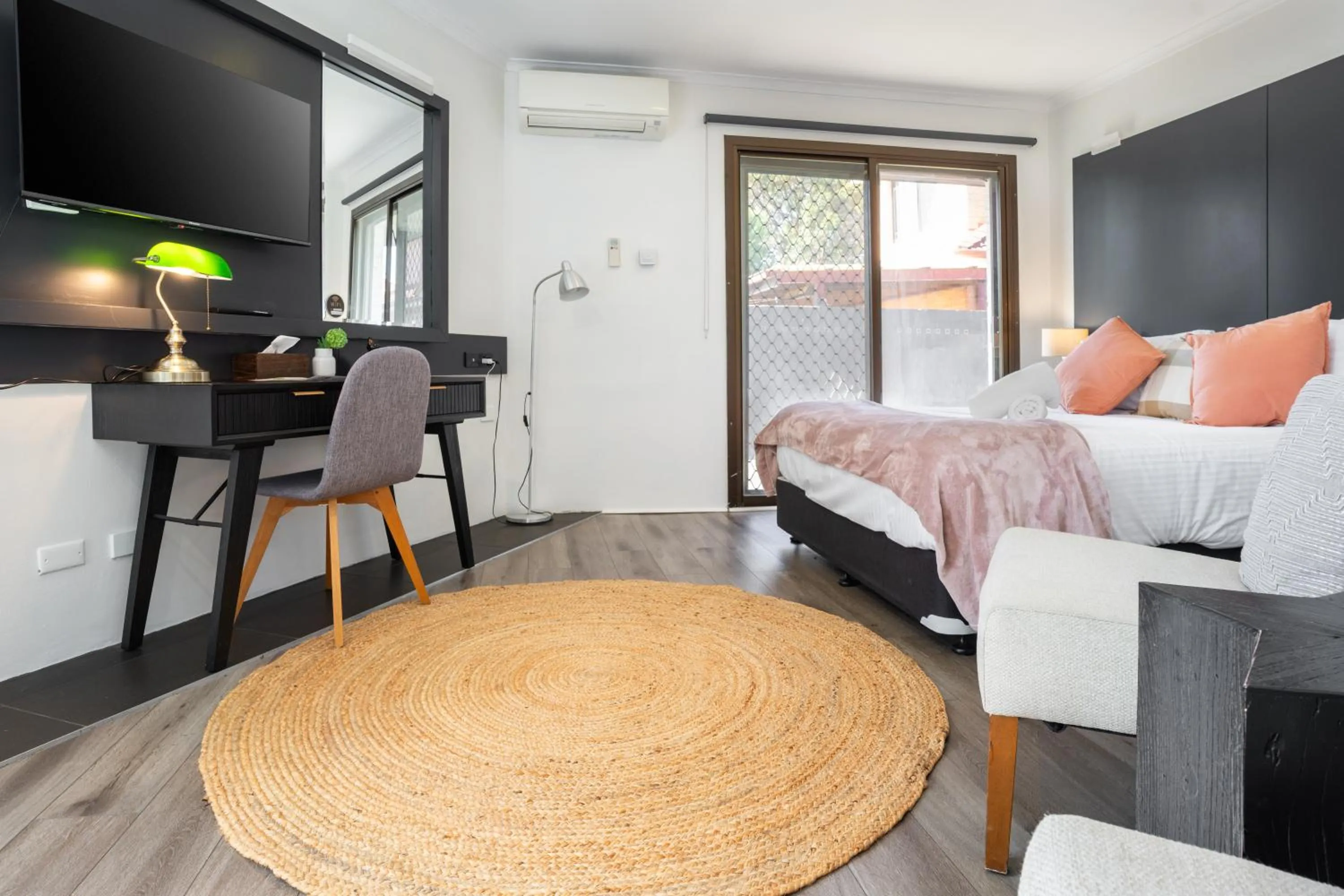 TV and multimedia, Bed in Motel 10