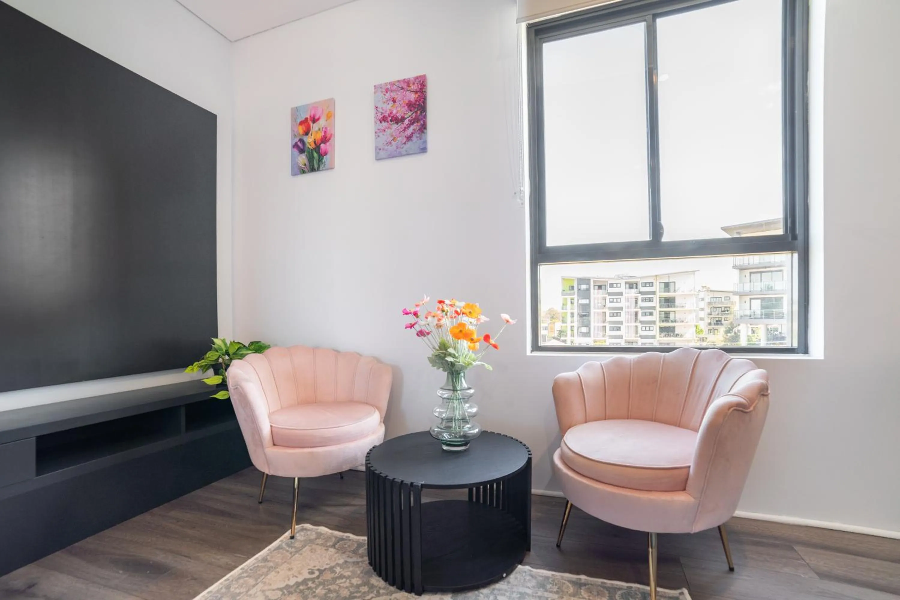 Seating area in Motel 10