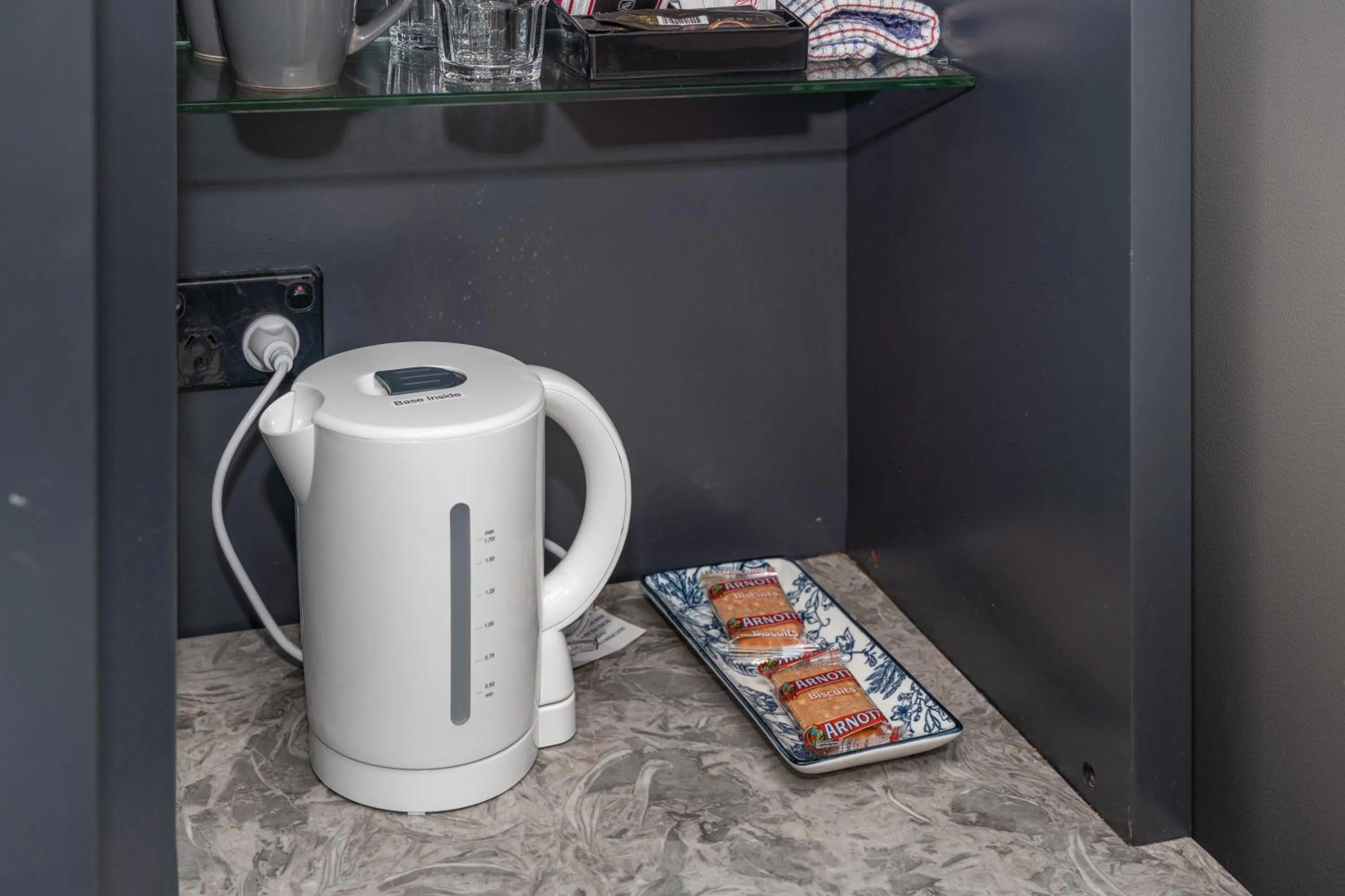 Coffee/tea facilities in Motel 10