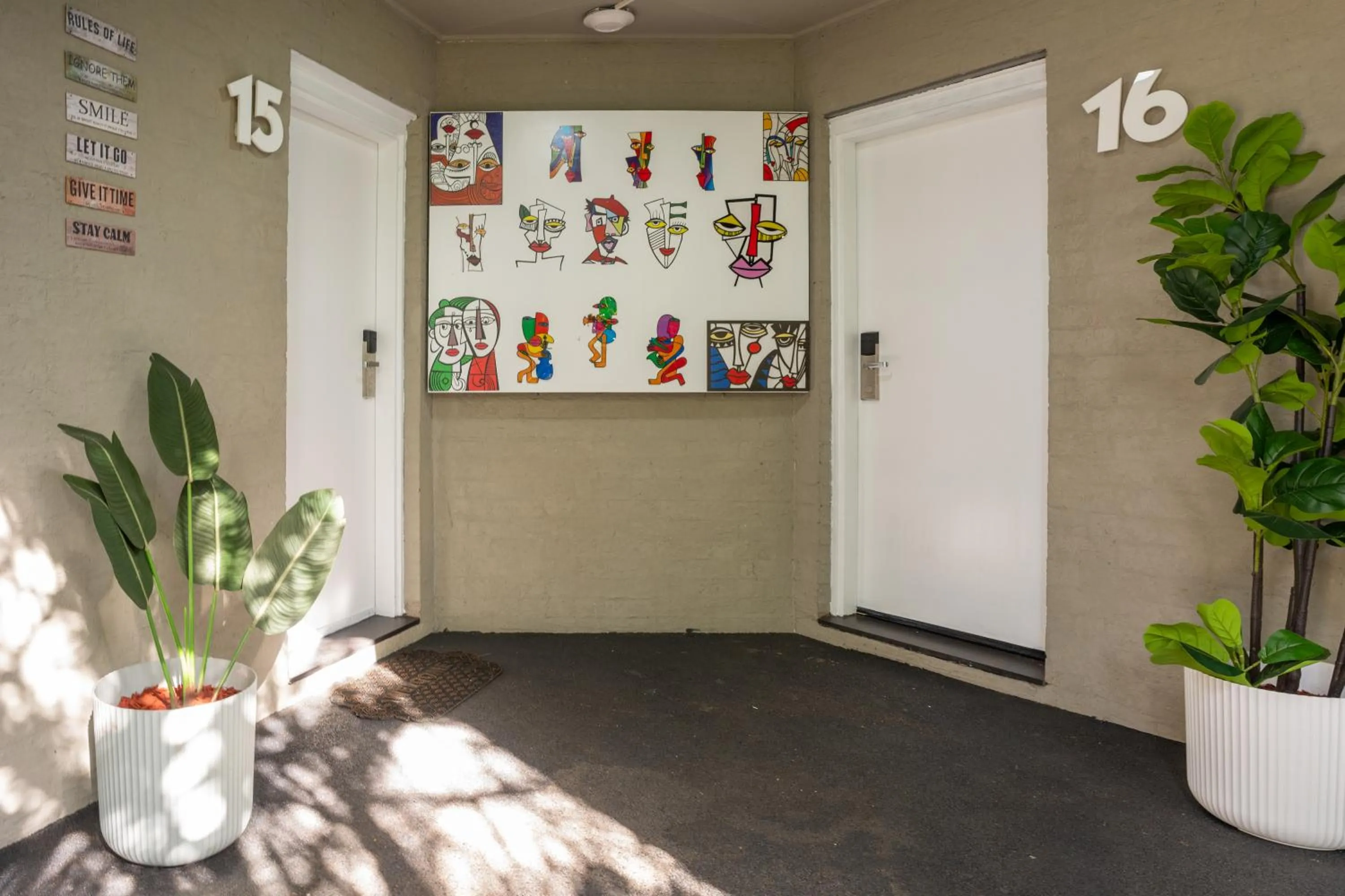 Decorative detail in Motel 10