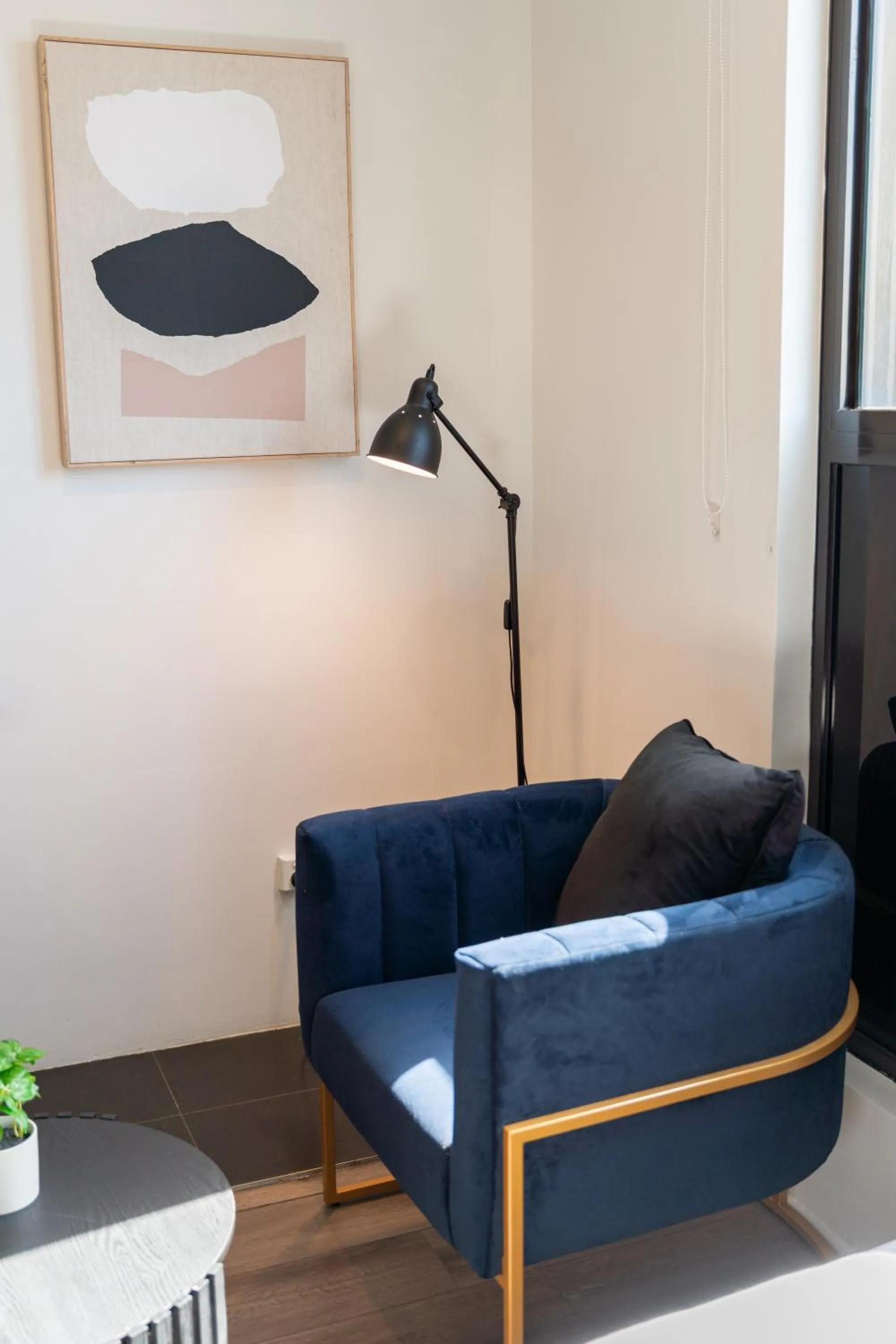 Seating area in Motel 10