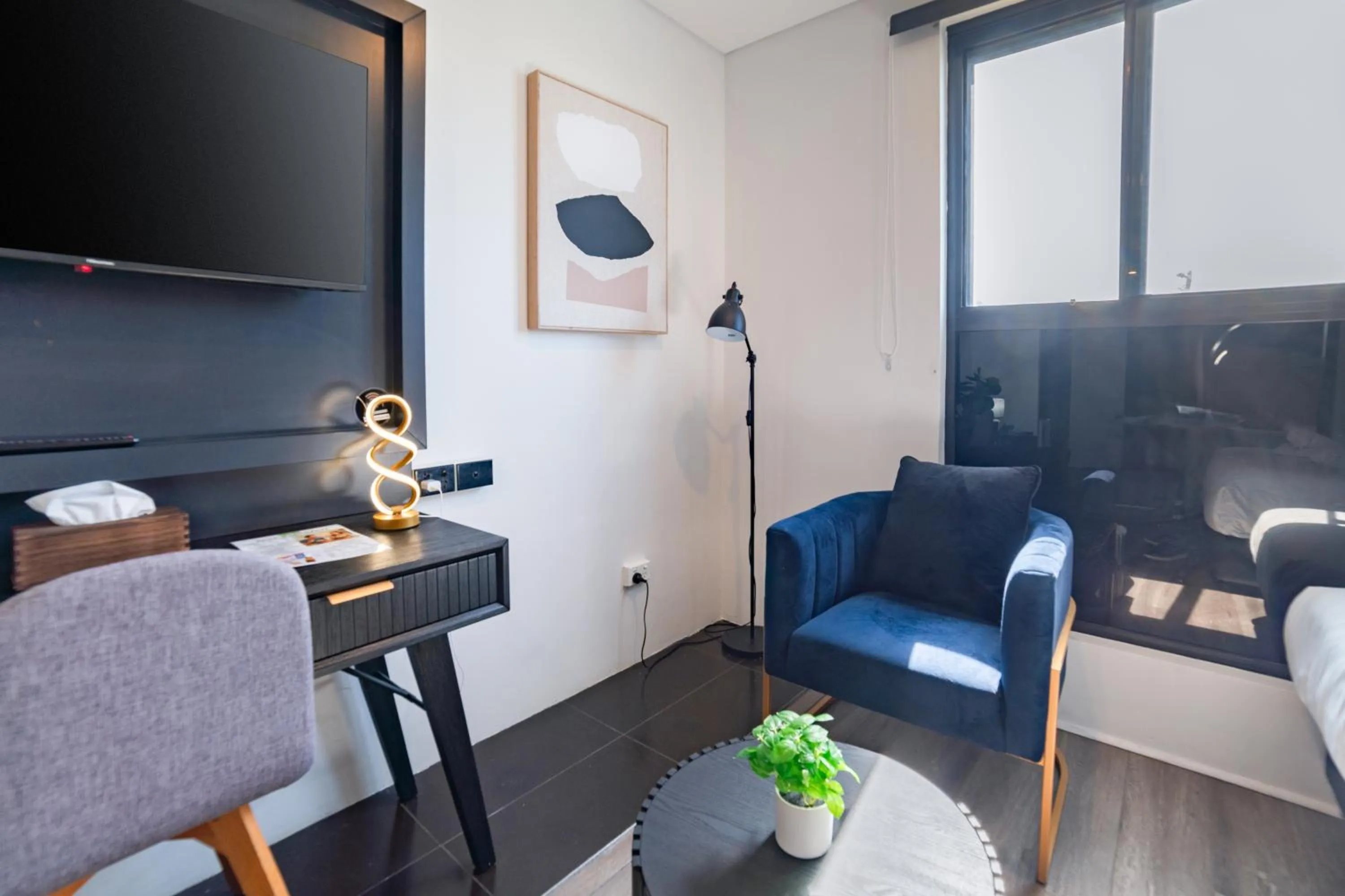 TV and multimedia in Motel 10