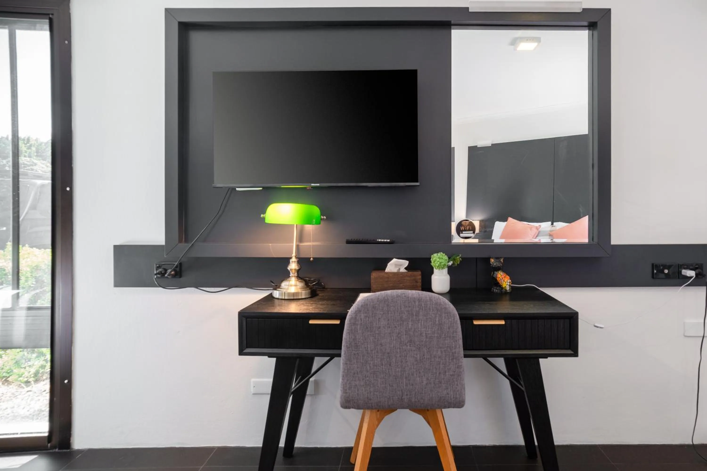 TV and multimedia in Motel 10