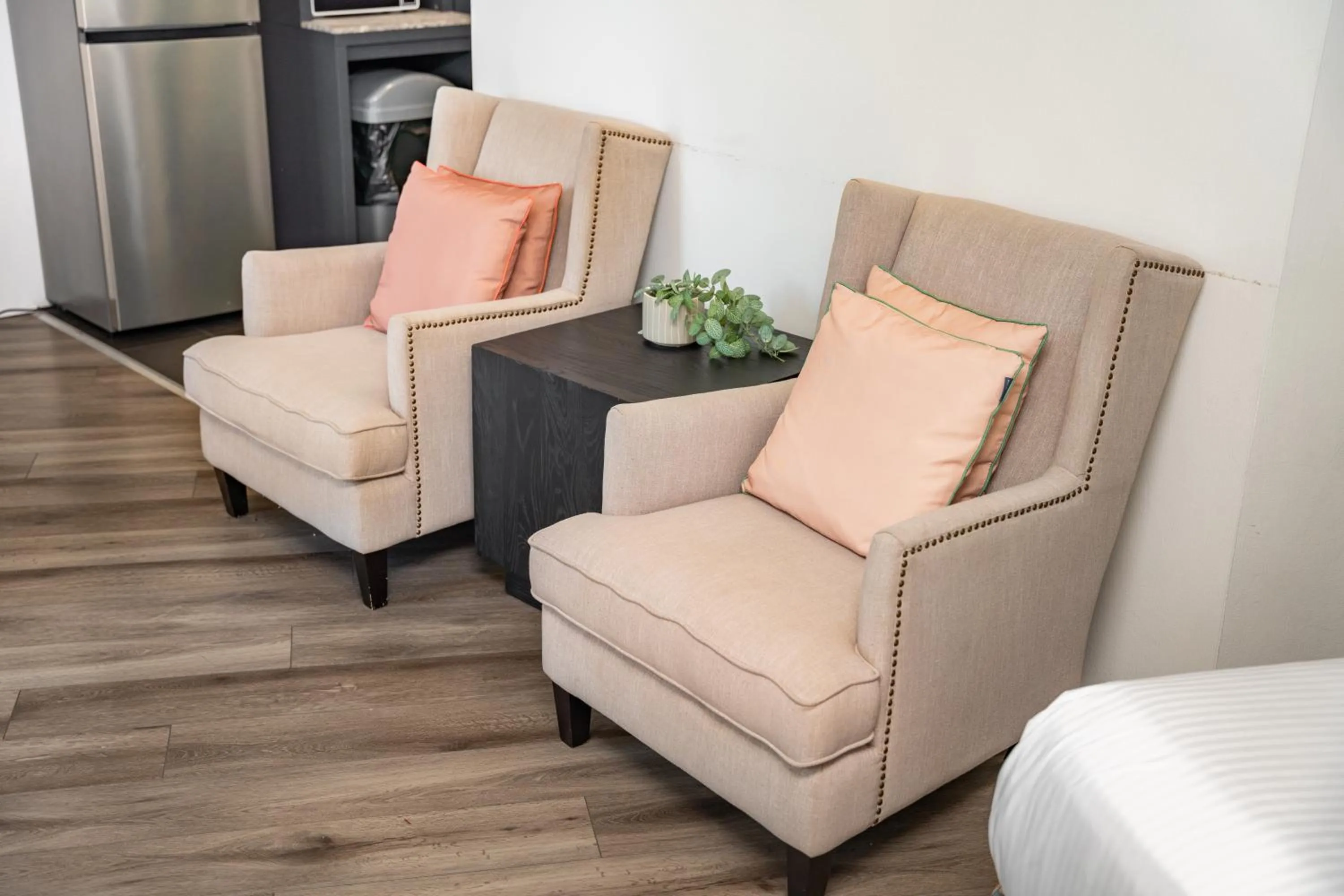 Seating area in Motel 10