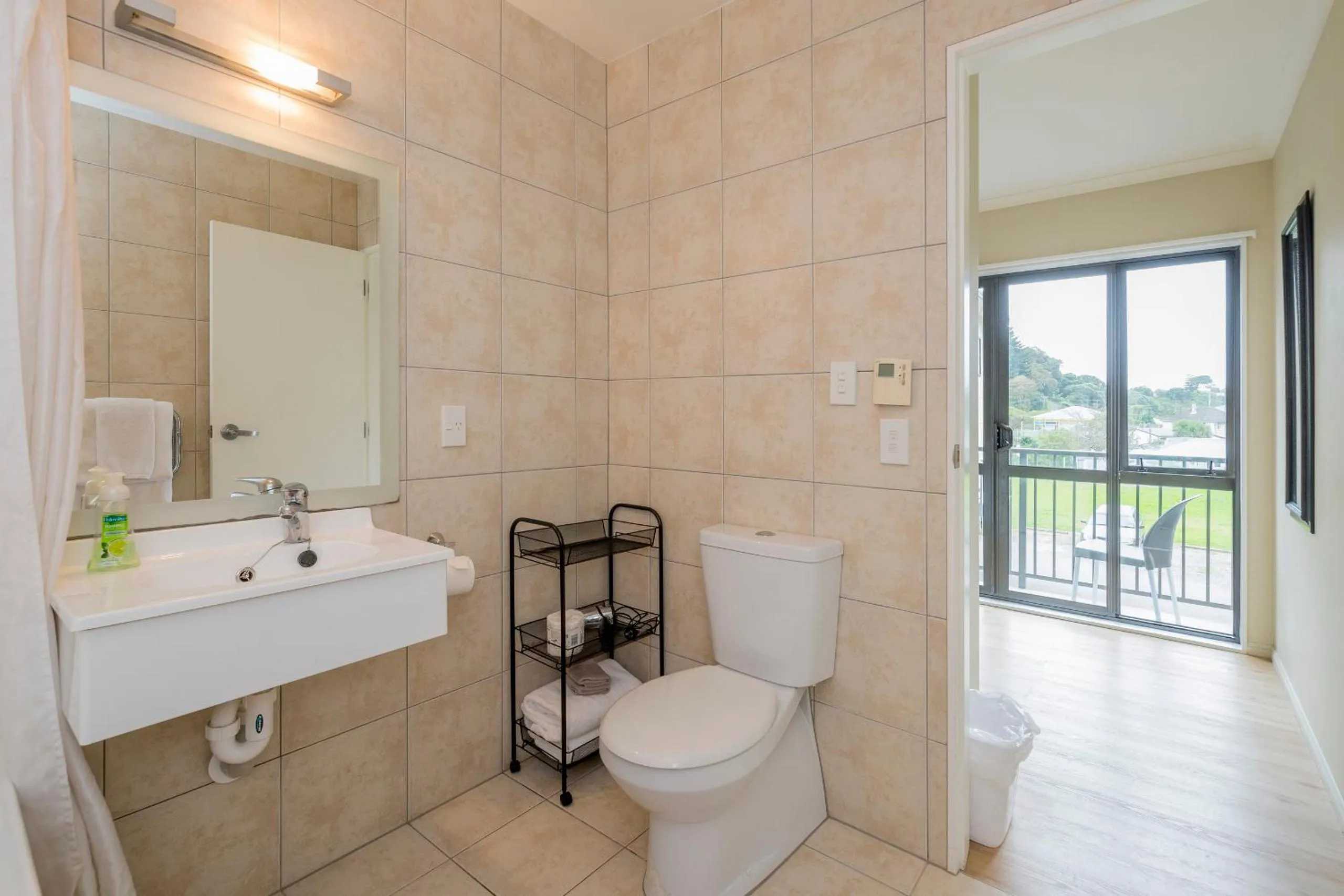 Toilet in Finns Paekakariki