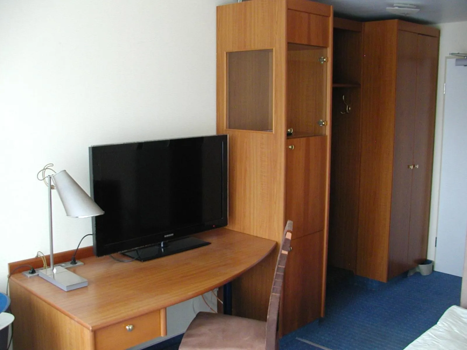 TV and multimedia in Motel Monteur