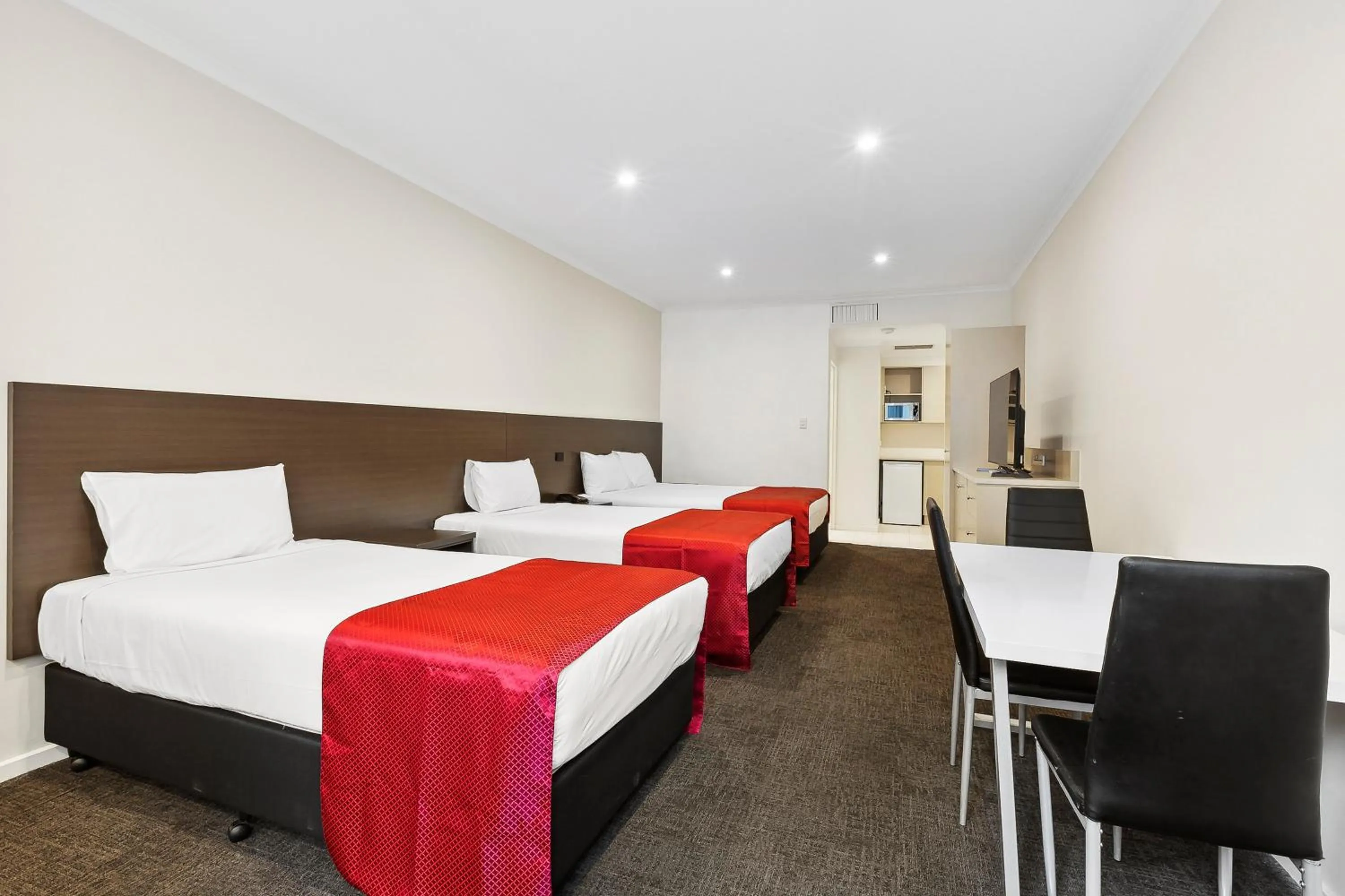 Bed in Quality Hotel Manor