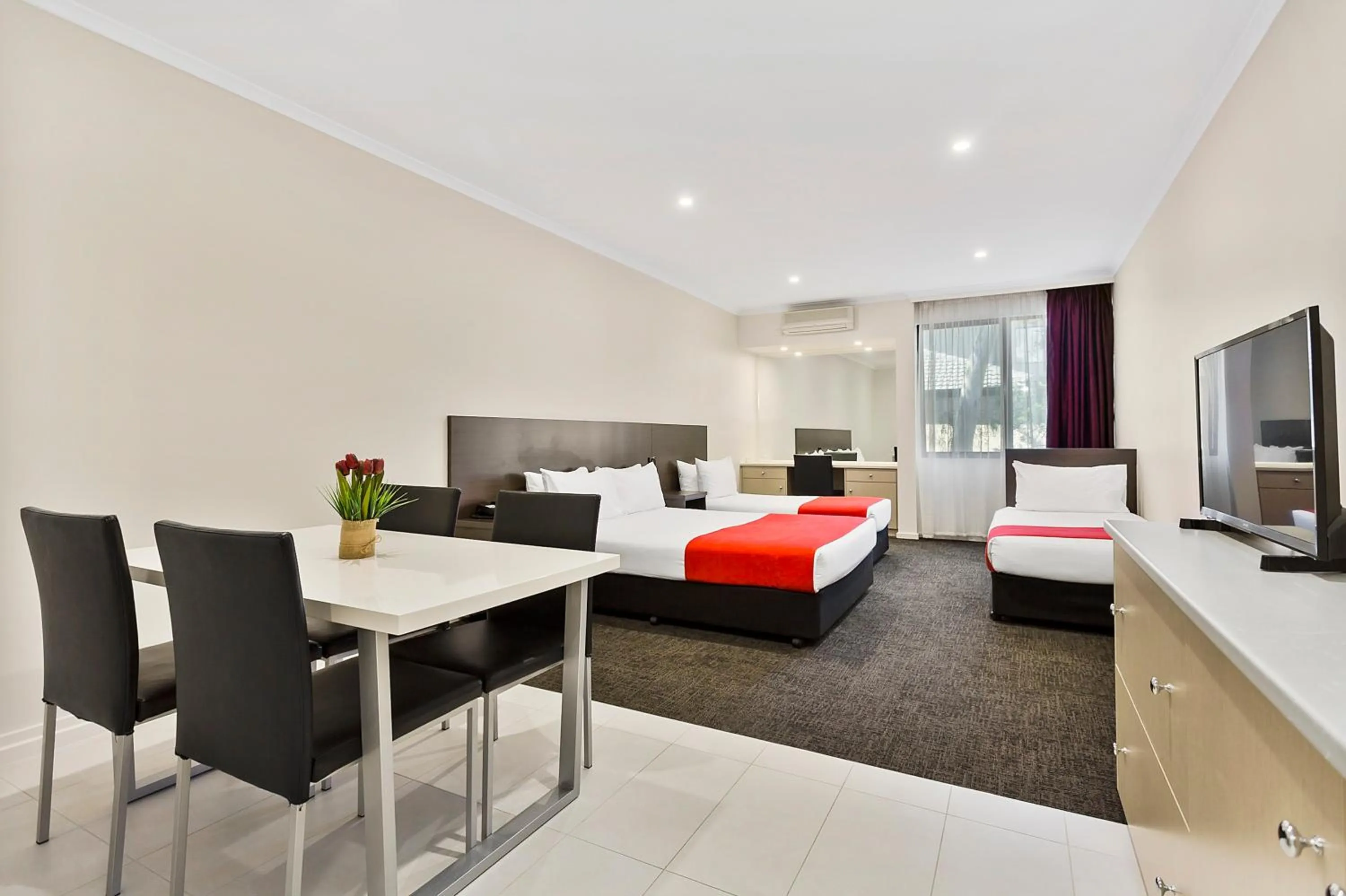 Photo of the whole room, Bed in Quality Hotel Manor