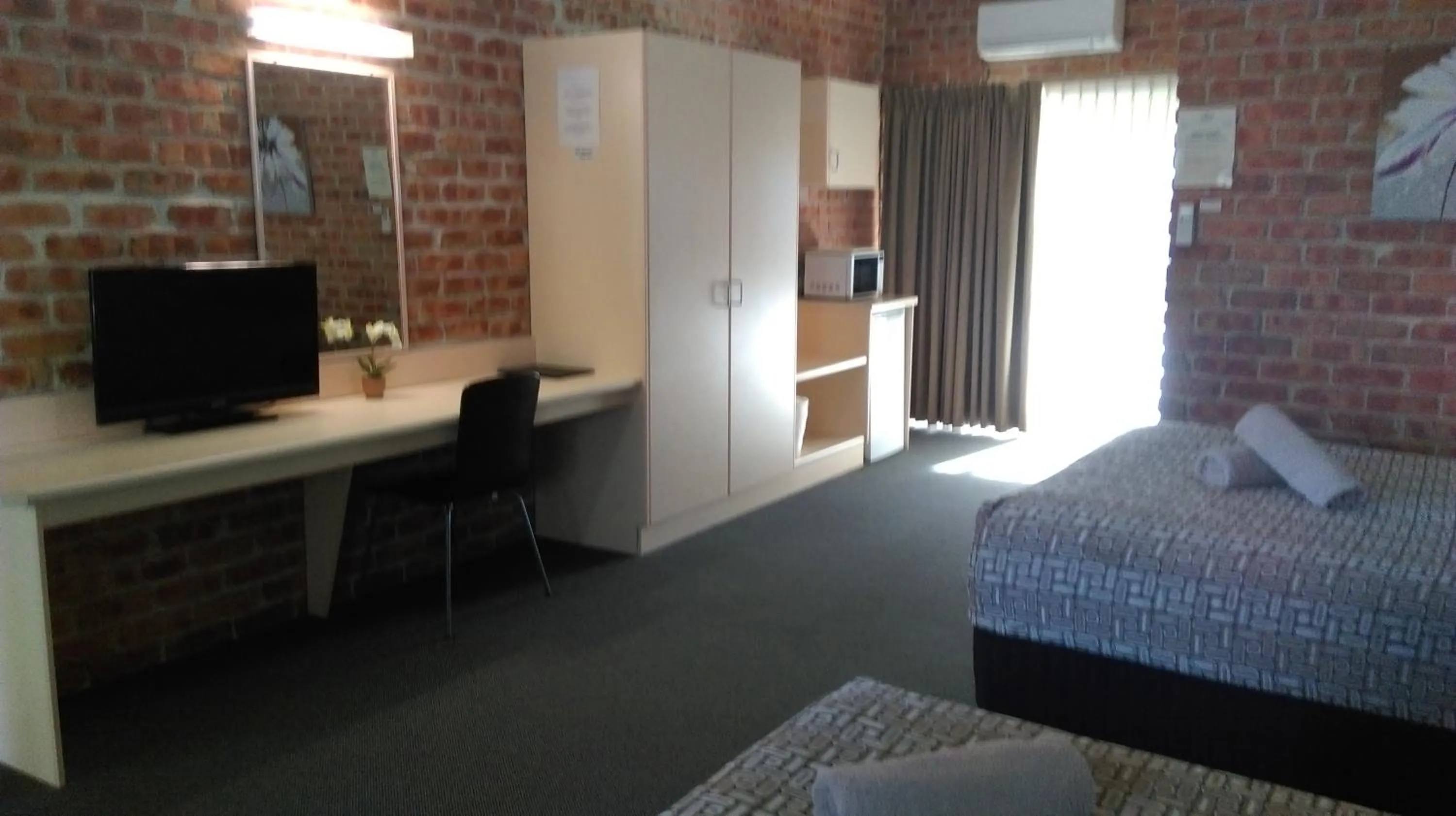 Coffee/tea facilities, Room Photo in Gloucester Country Lodge Motel