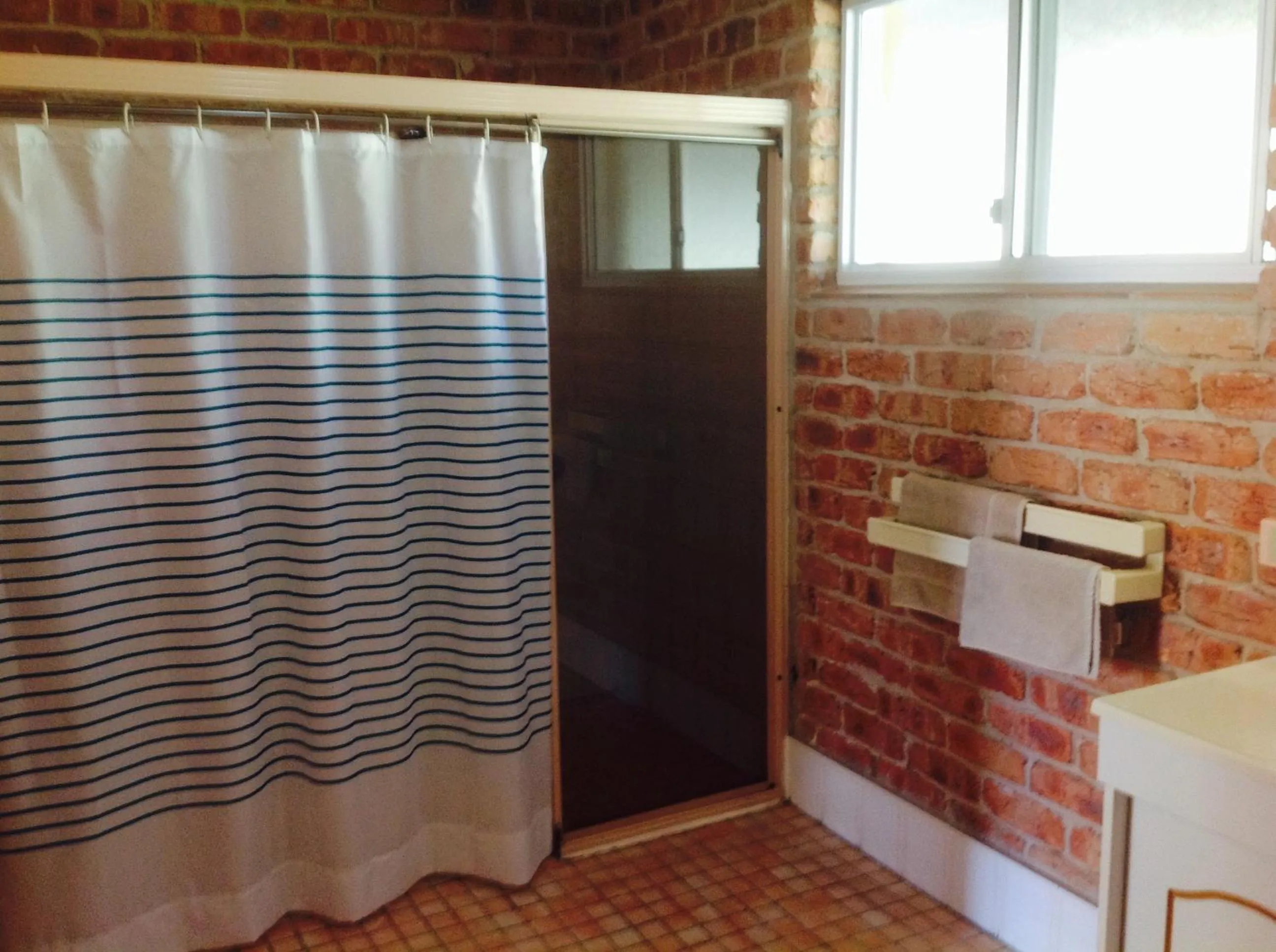 Bathroom in Gloucester Country Lodge Motel