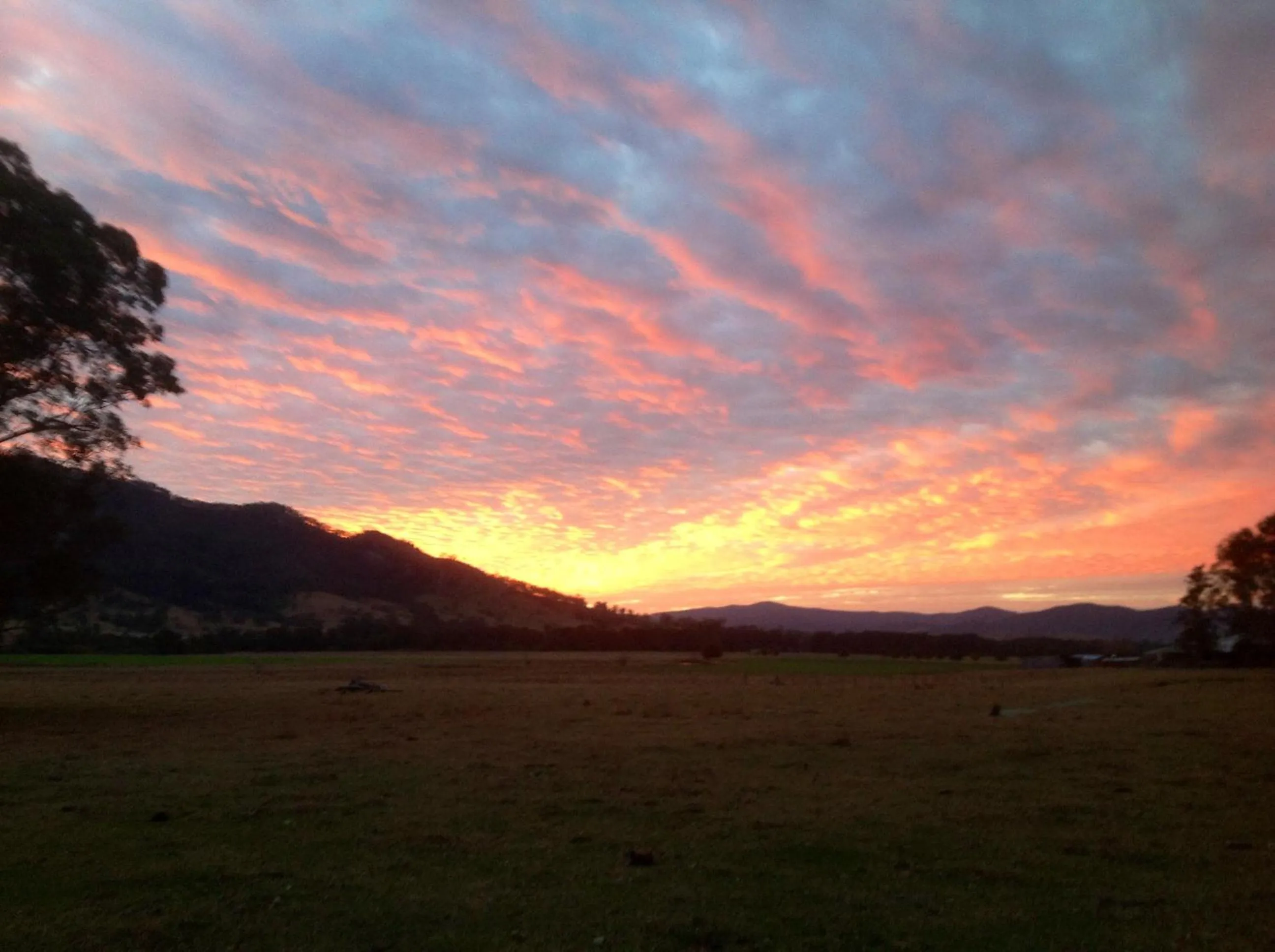 Night, Sunrise/Sunset in Gloucester Country Lodge Motel