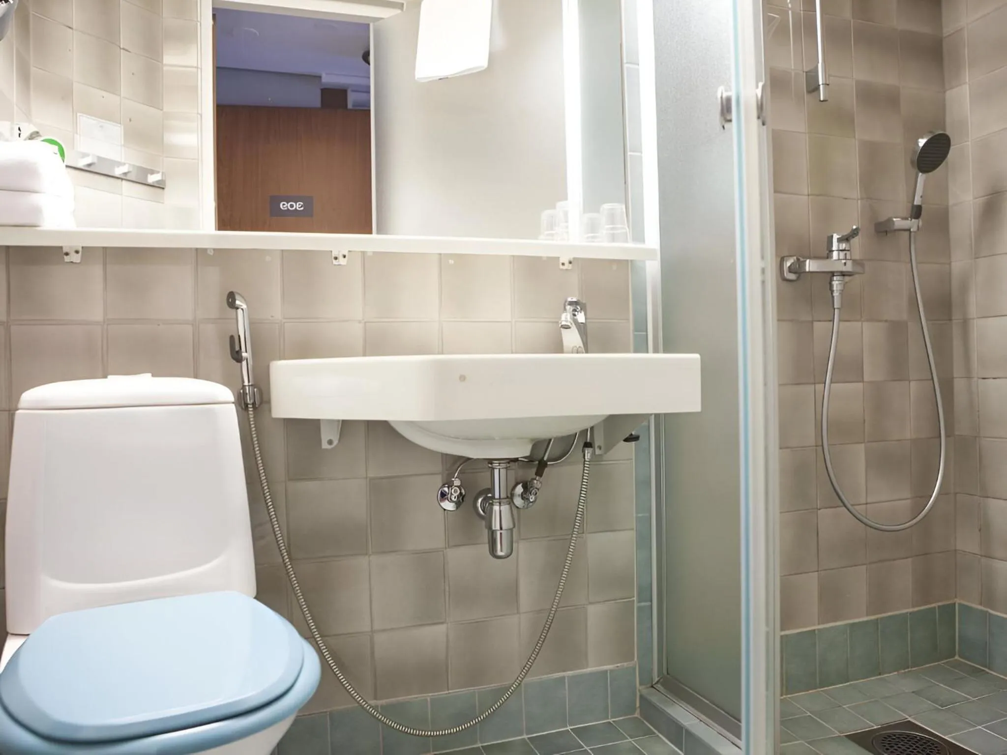 Shower in Finlandia Park Hotel Helsinki