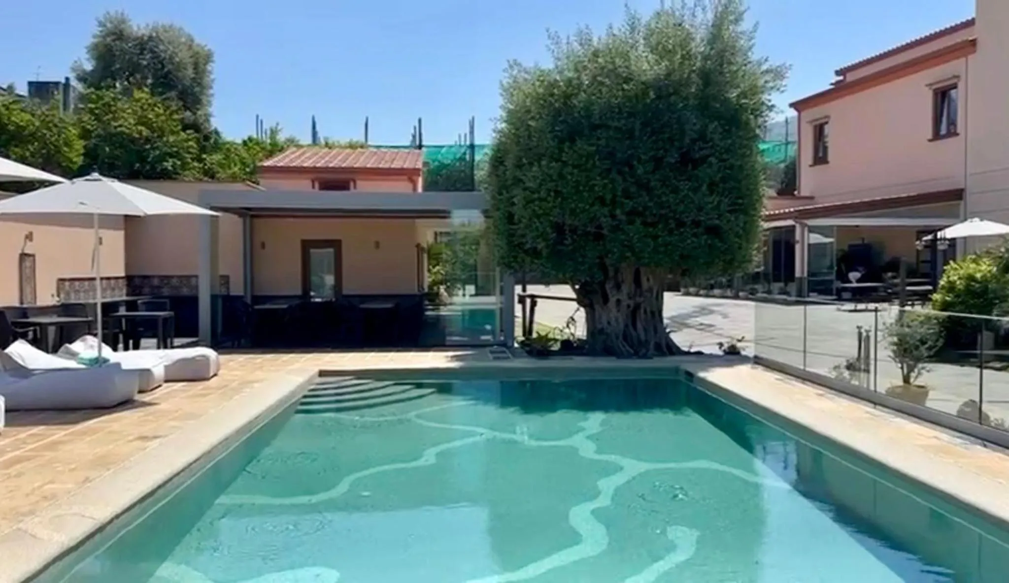 Swimming pool in SorrentoBay