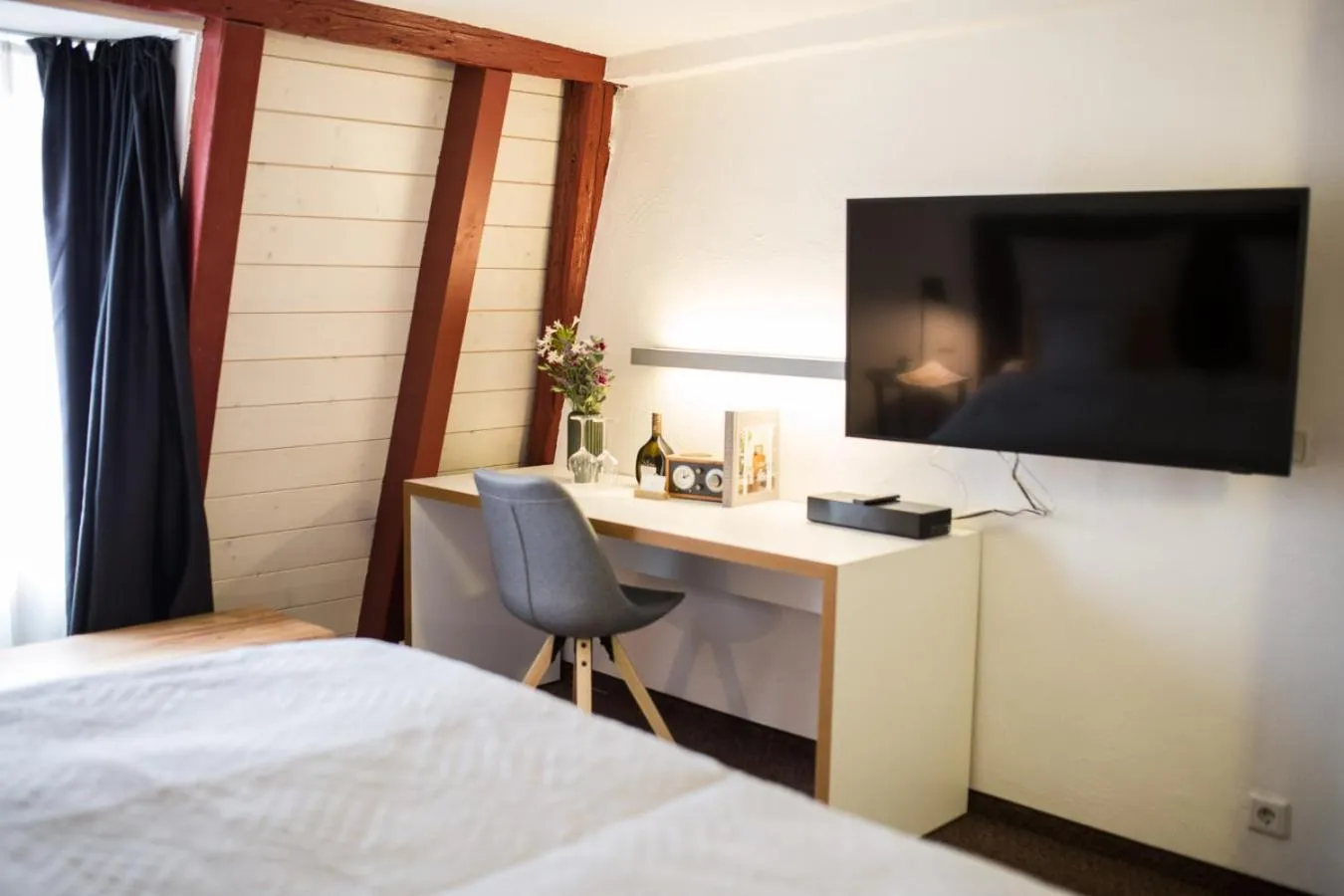 TV and multimedia, Bed in Weinforum Franken Hotel & Restaurant