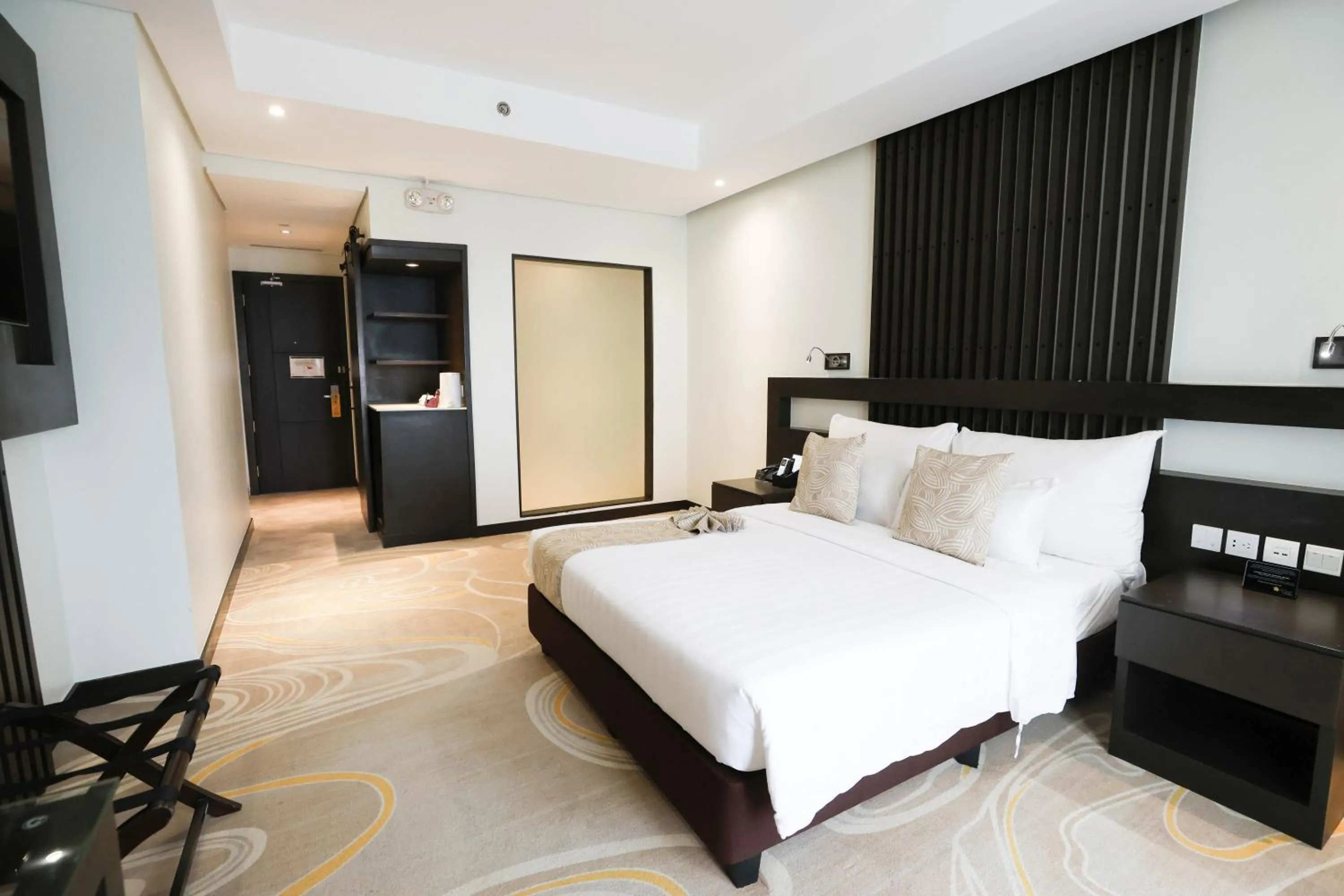 Bed in The Oriental Hotel Legazpi