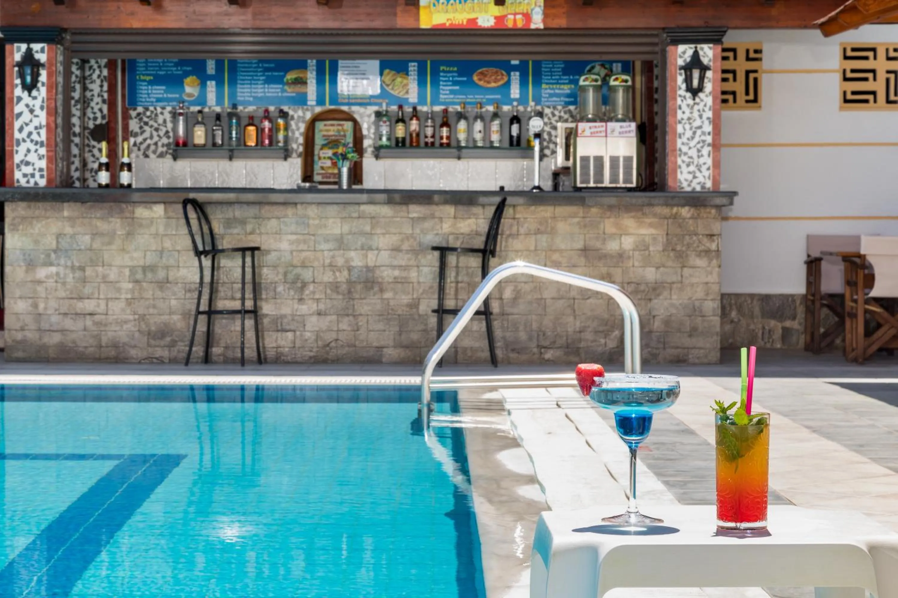 Swimming pool in Lefkimi Hotel