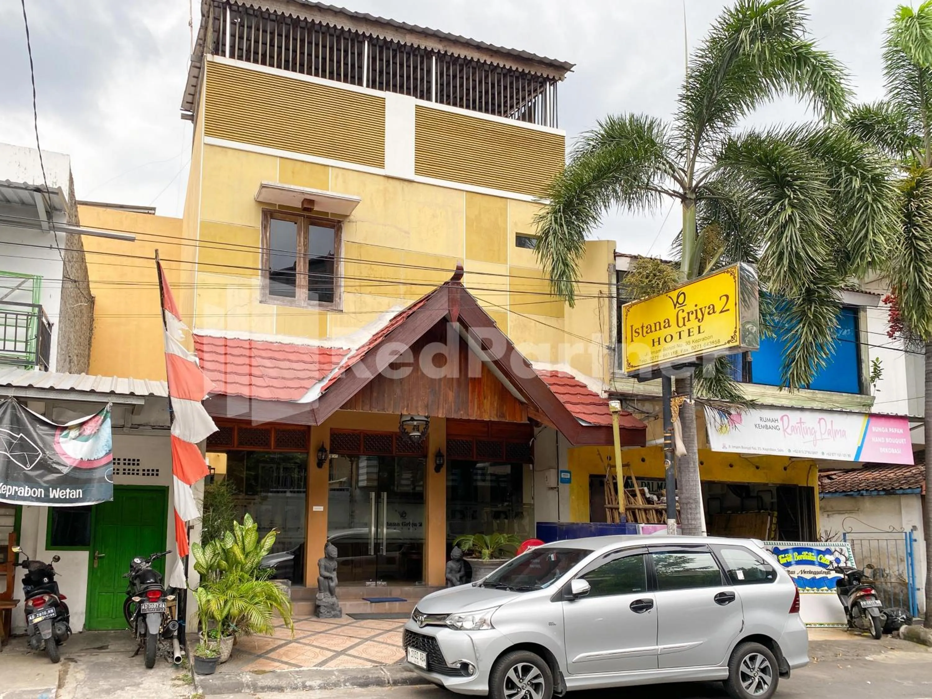 Facade/entrance in Istana Griya 2 Hotel Solo RedPartner