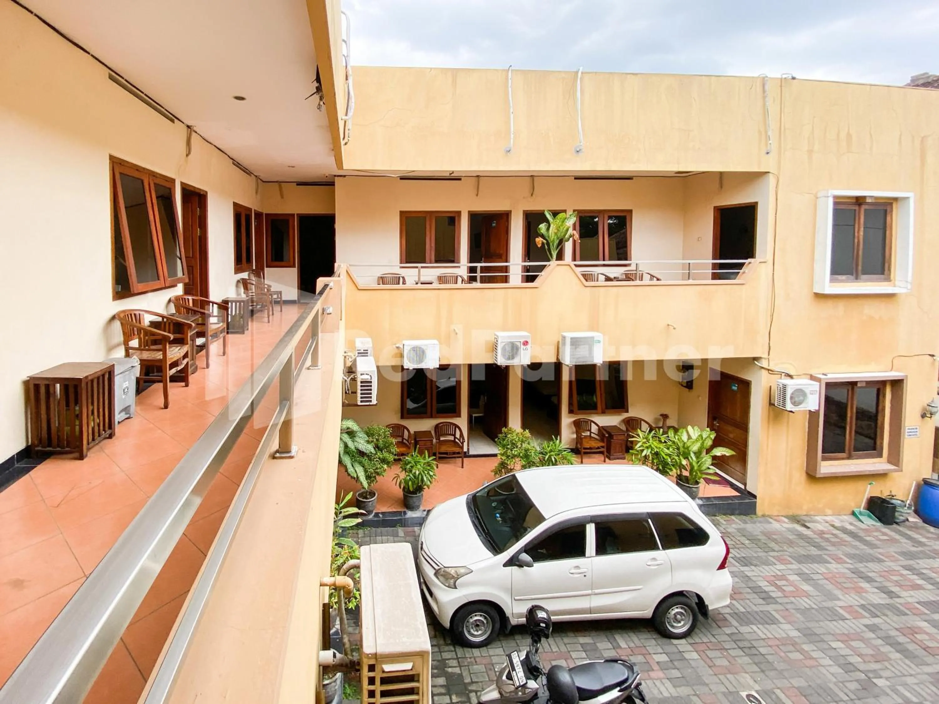 Property building in Istana Griya 2 Hotel Solo RedPartner