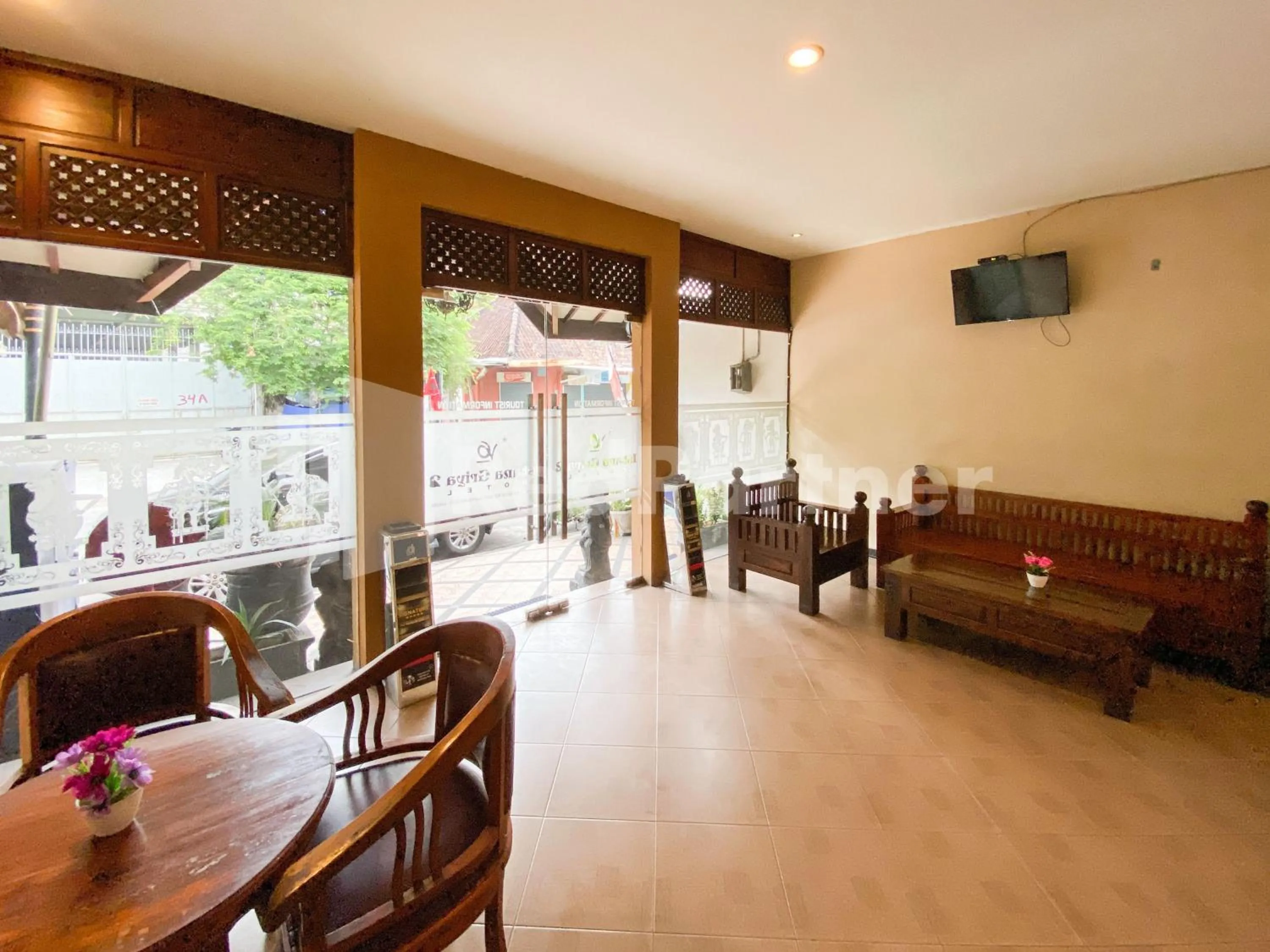 Property building in Istana Griya 2 Hotel Solo RedPartner