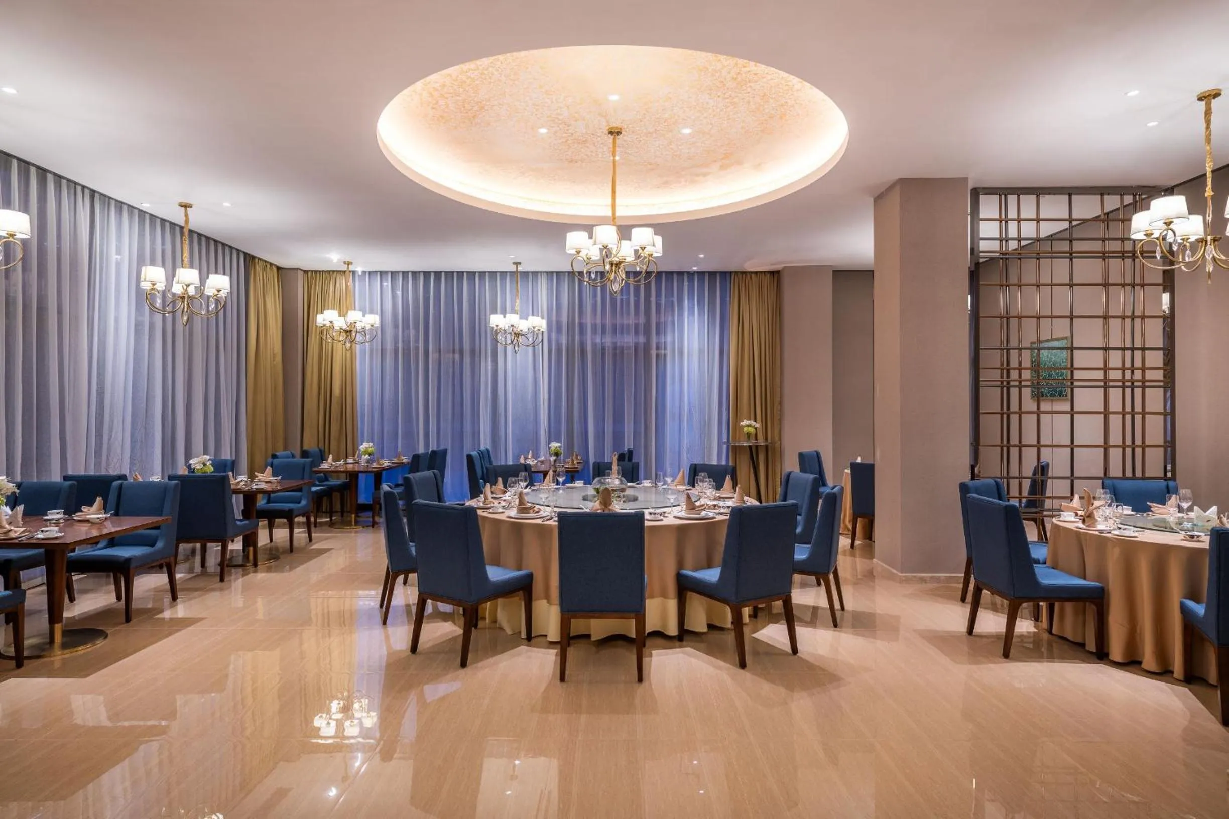 Restaurant/places to eat in Novotel Qingdao New Hope