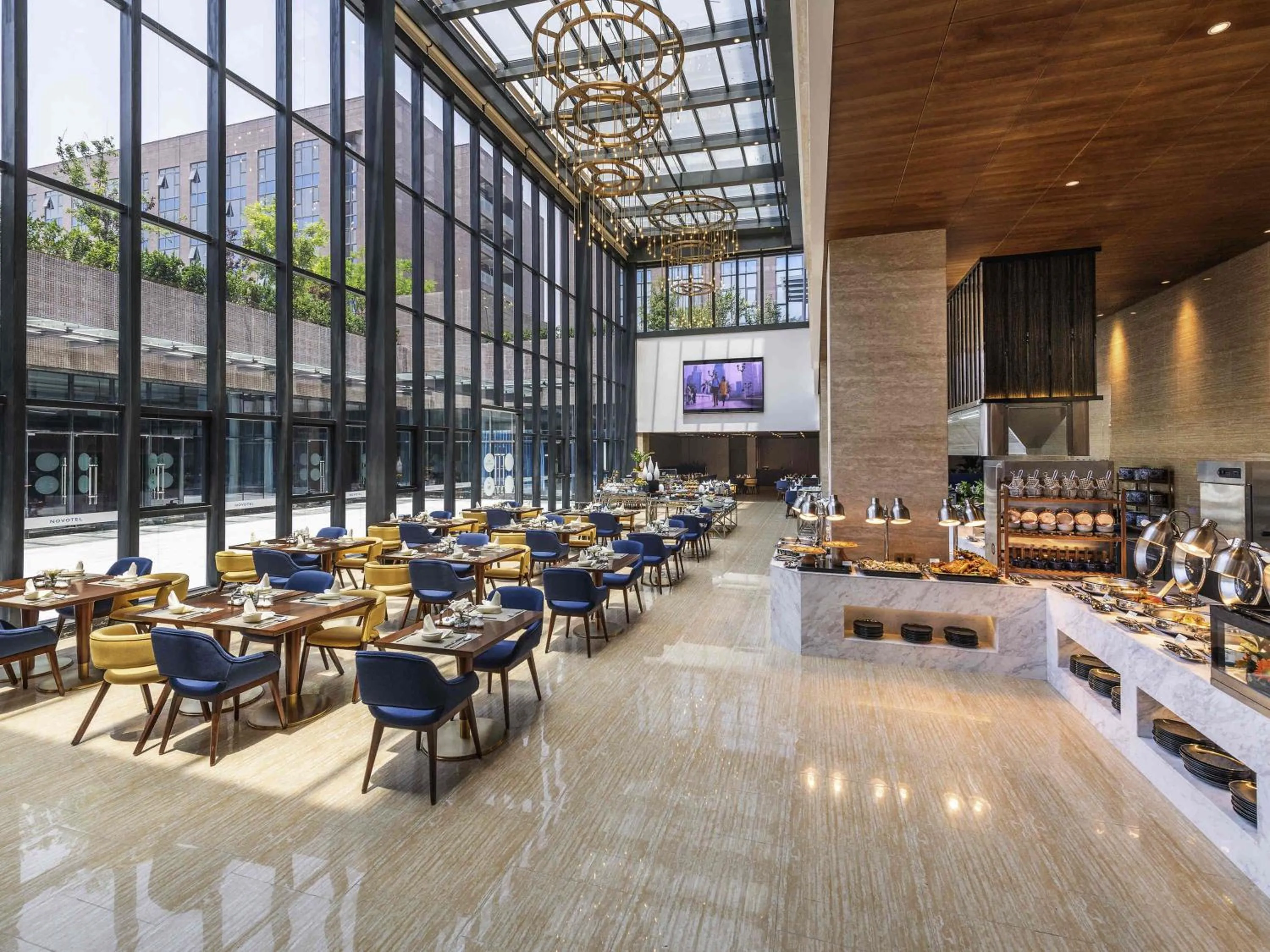 Restaurant/places to eat in Novotel Qingdao New Hope