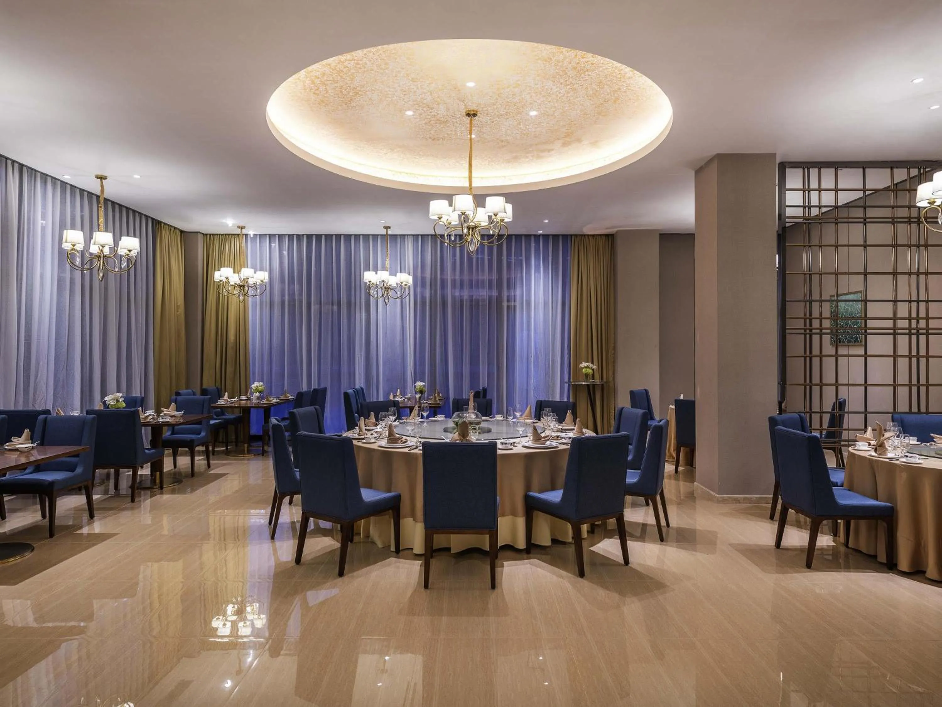 Restaurant/places to eat in Novotel Qingdao New Hope