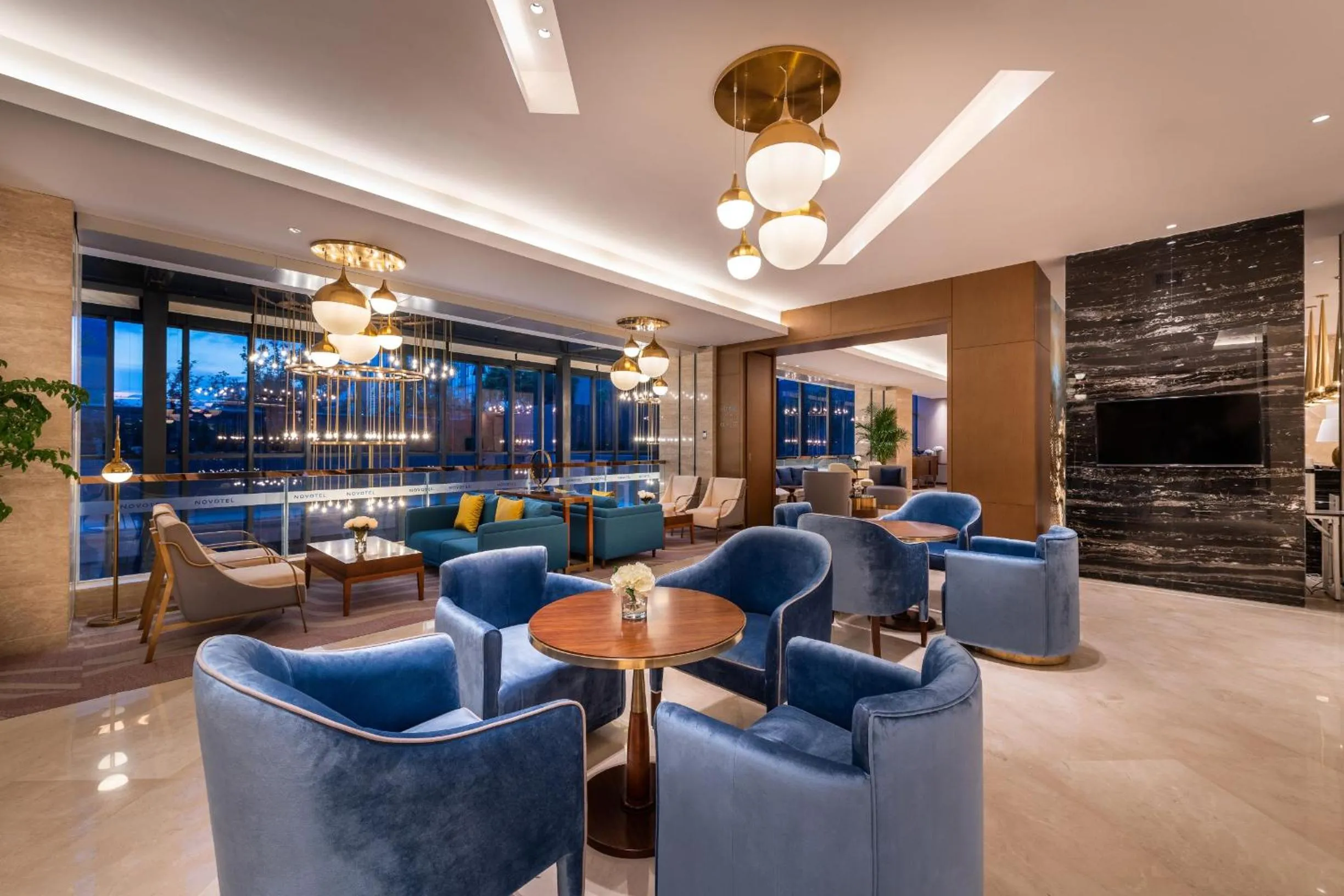 Seating area in Novotel Qingdao New Hope