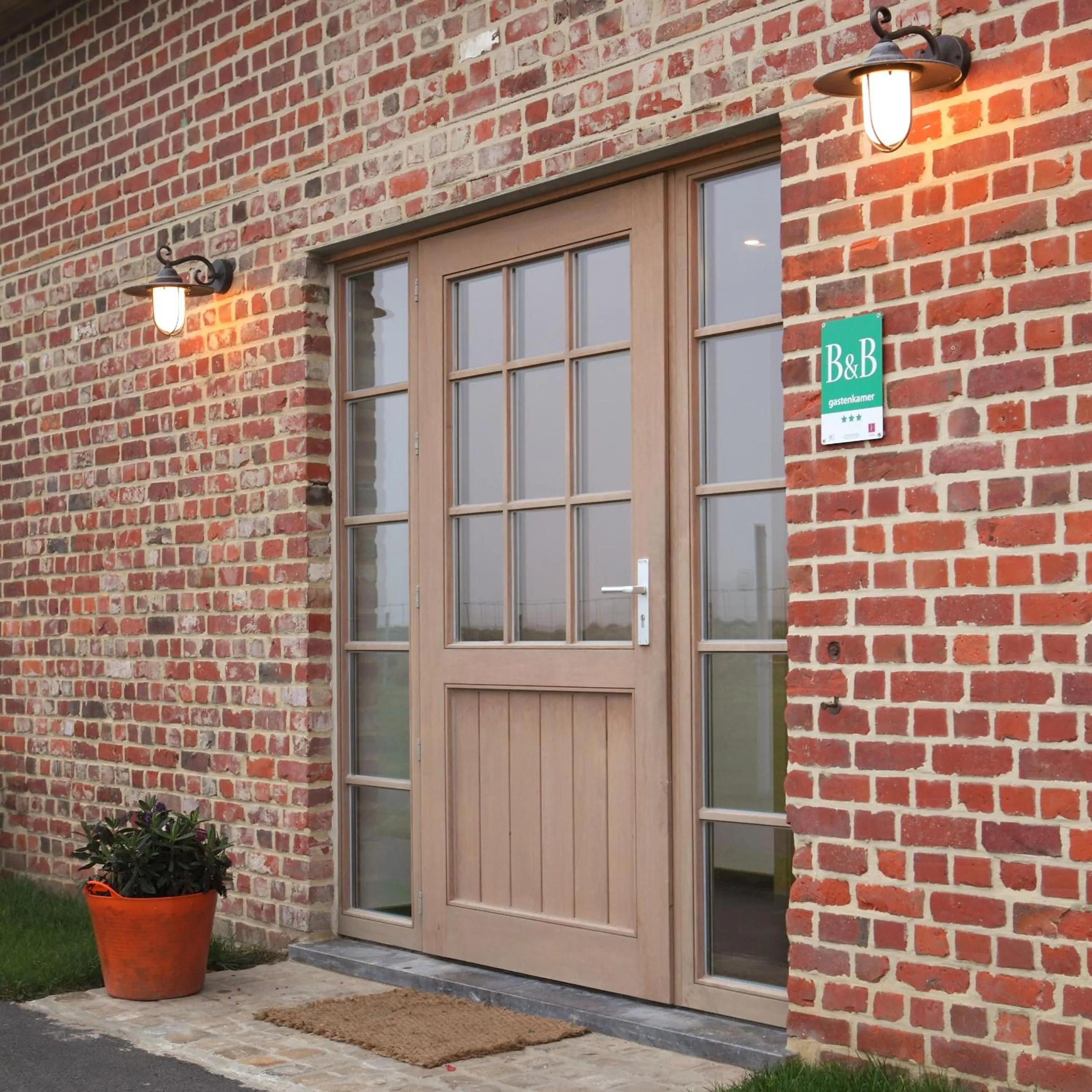 Facade/entrance in B&B Back2Front