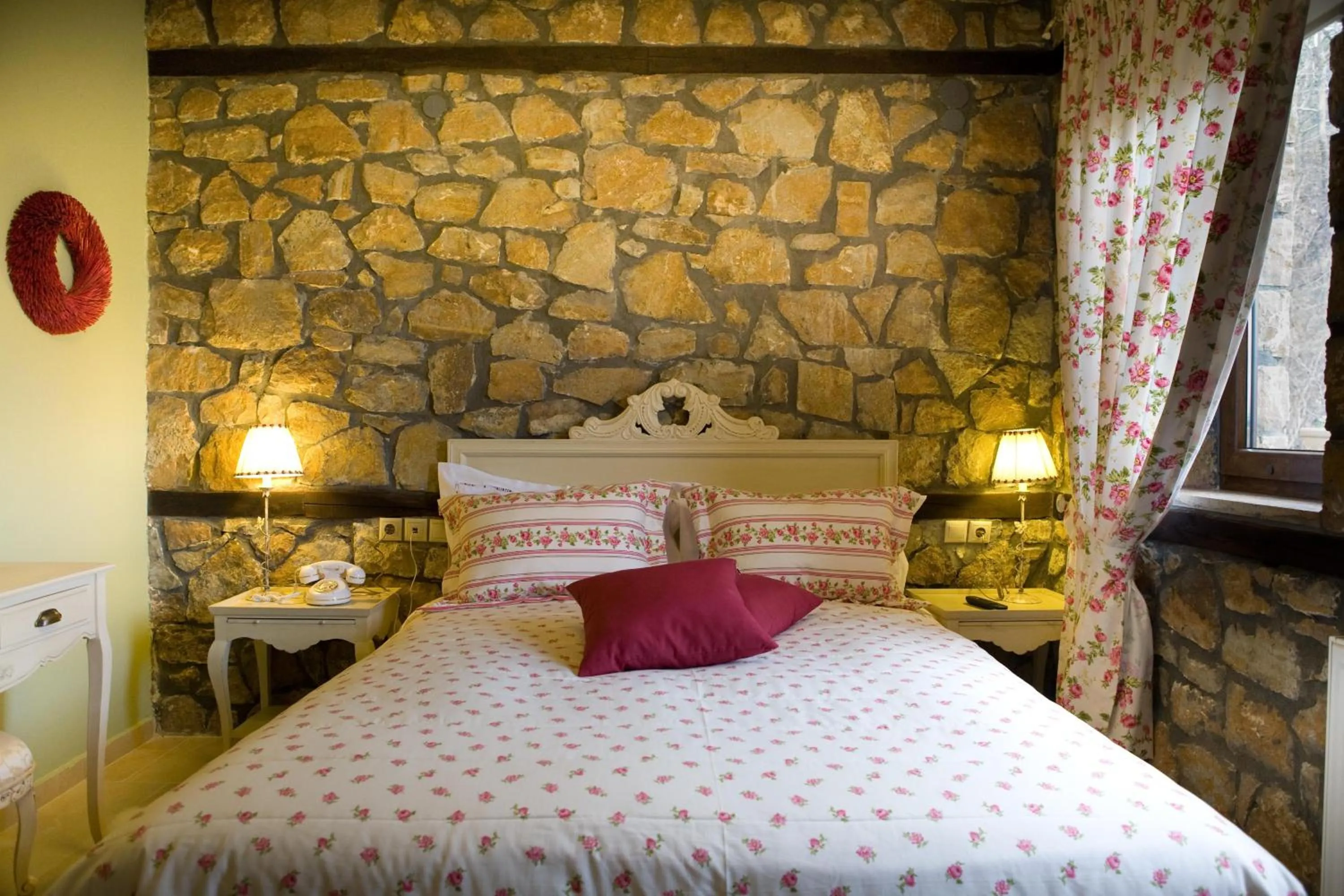 Bed in Archontiko Emmanouilidi Suites