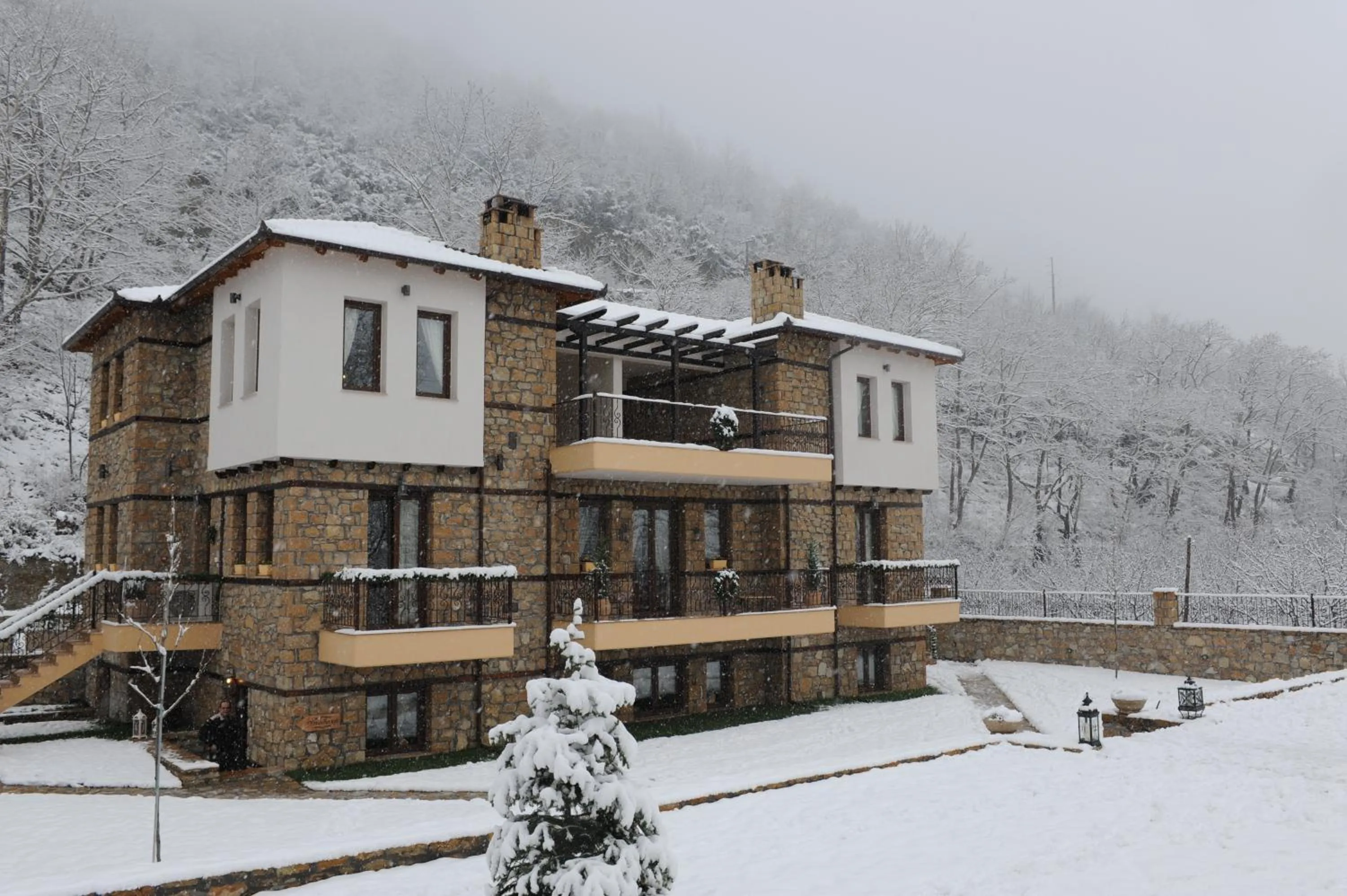 Facade/entrance in Archontiko Emmanouilidi Suites