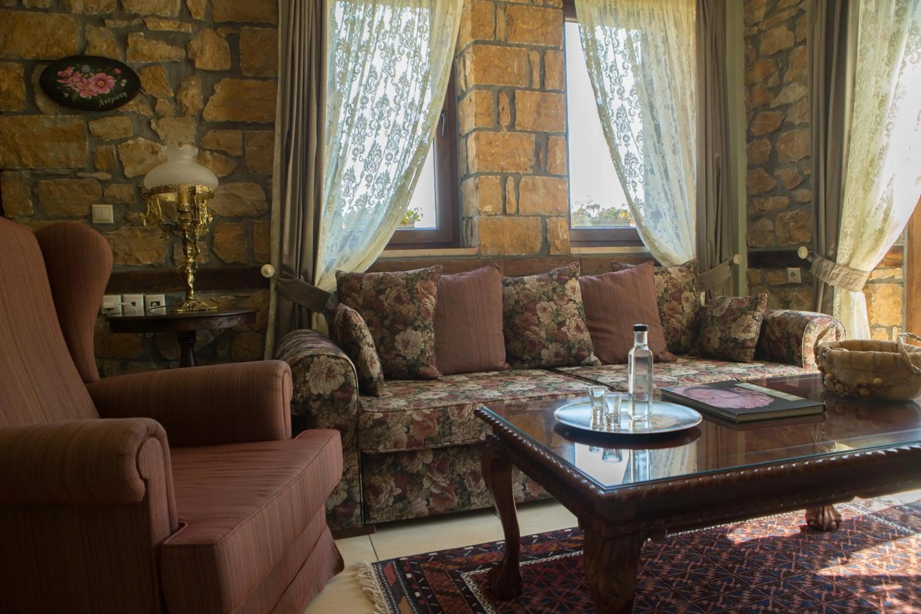 TV and multimedia in Archontiko Emmanouilidi Suites