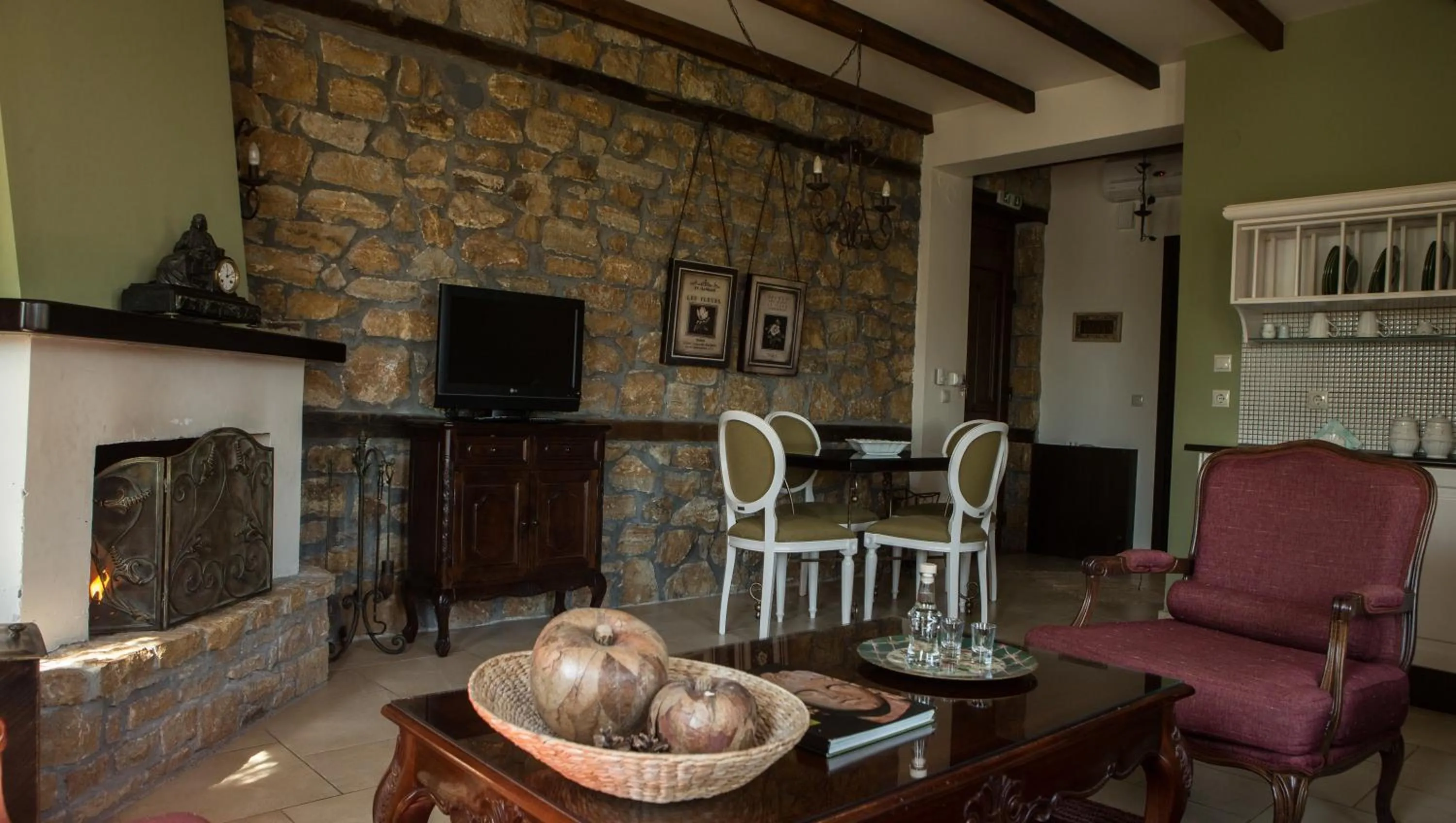 Dining area in Archontiko Emmanouilidi Suites