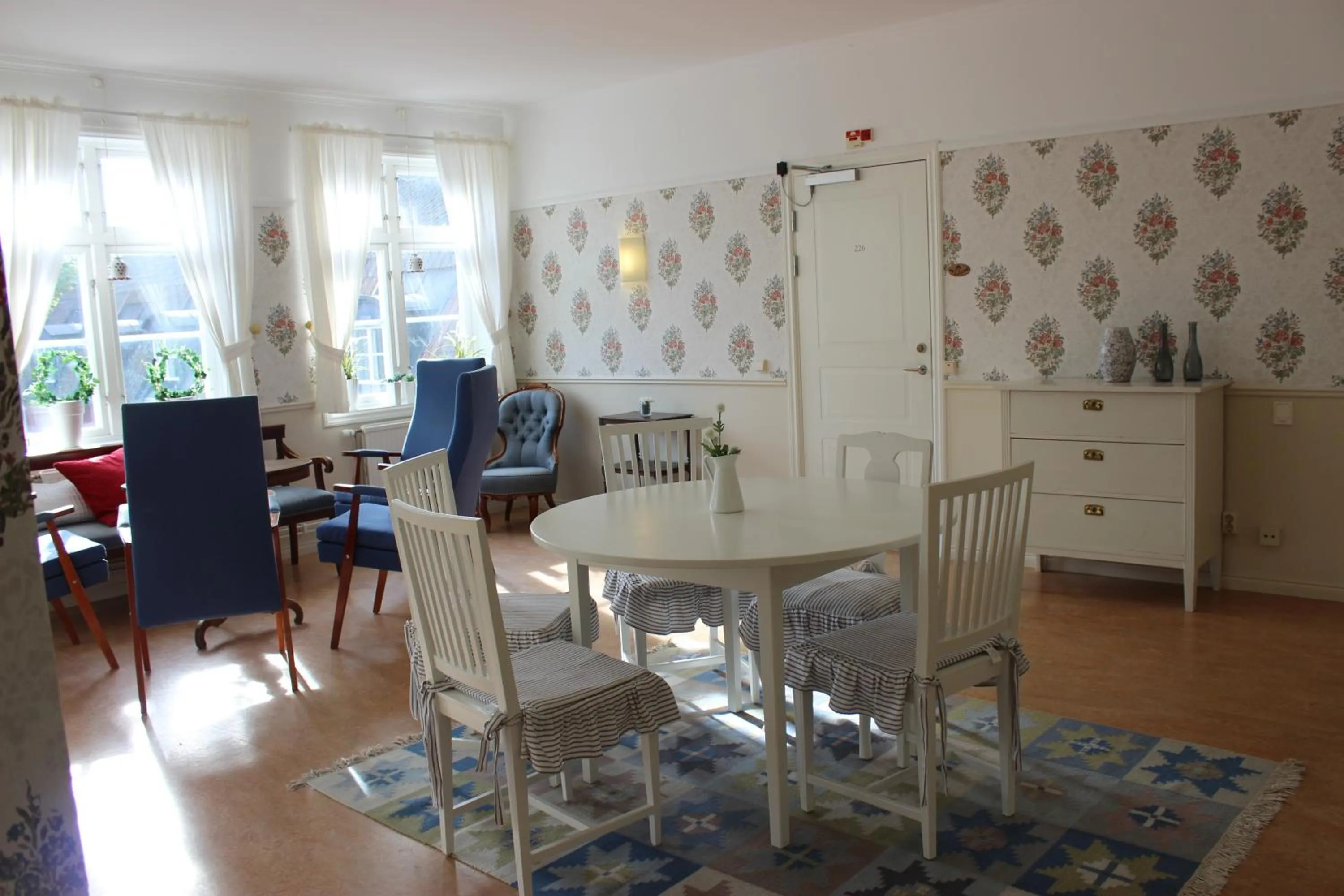 Communal lounge/ TV room in Sätra Brunn Hälsobrunn