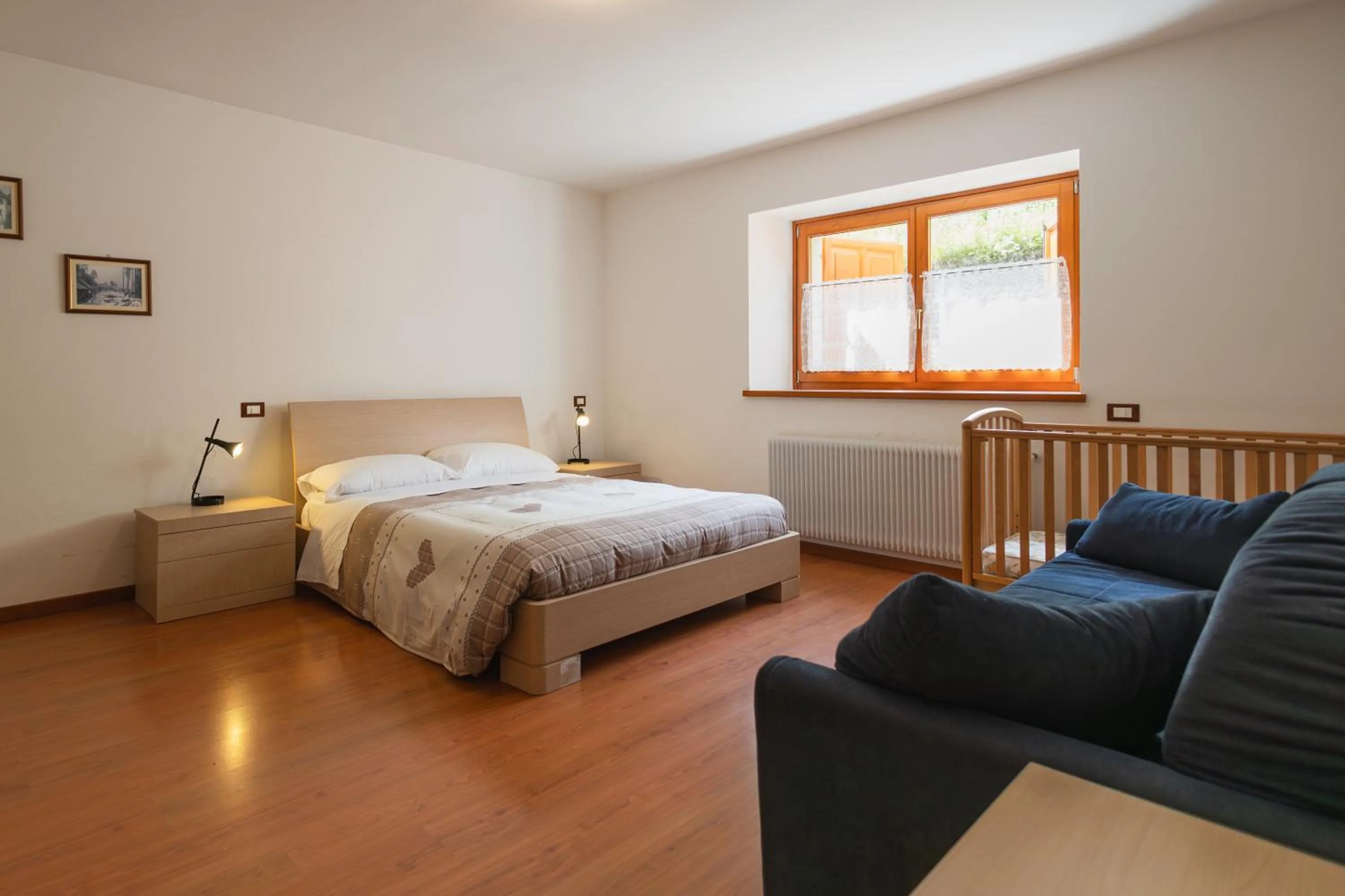 Bedroom, Bed in Albergo Diffuso Comeglians