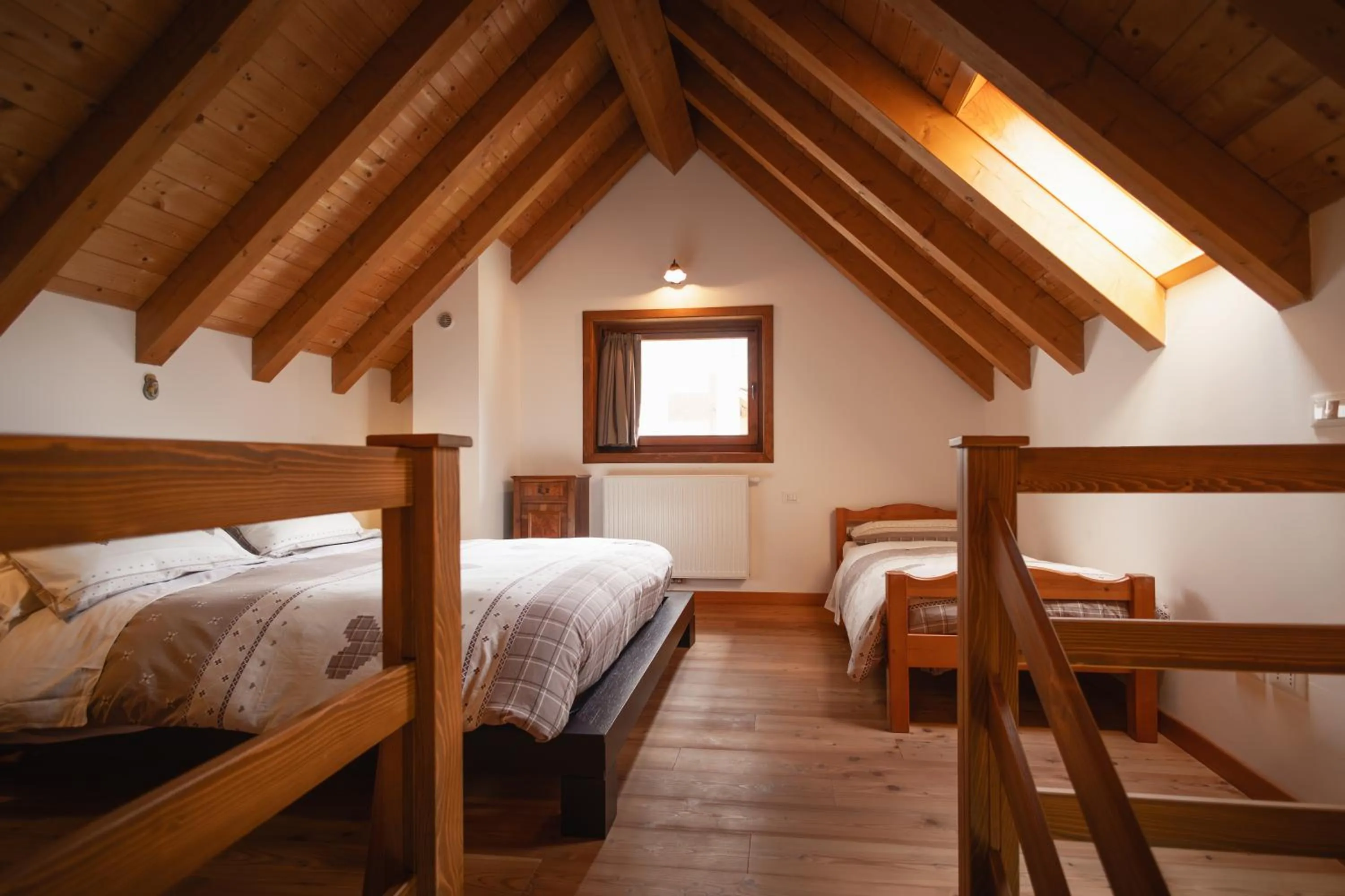 Bedroom, Bed in Albergo Diffuso Comeglians