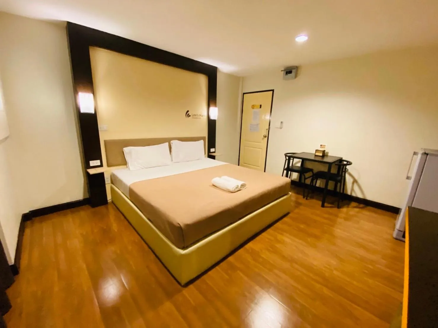 Photo of the whole room in Lee's Mark Residence