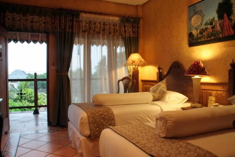 Bed in Omah Sinten Heritage Hotel & Resto