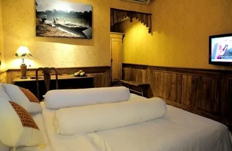 Bed in Omah Sinten Heritage Hotel & Resto
