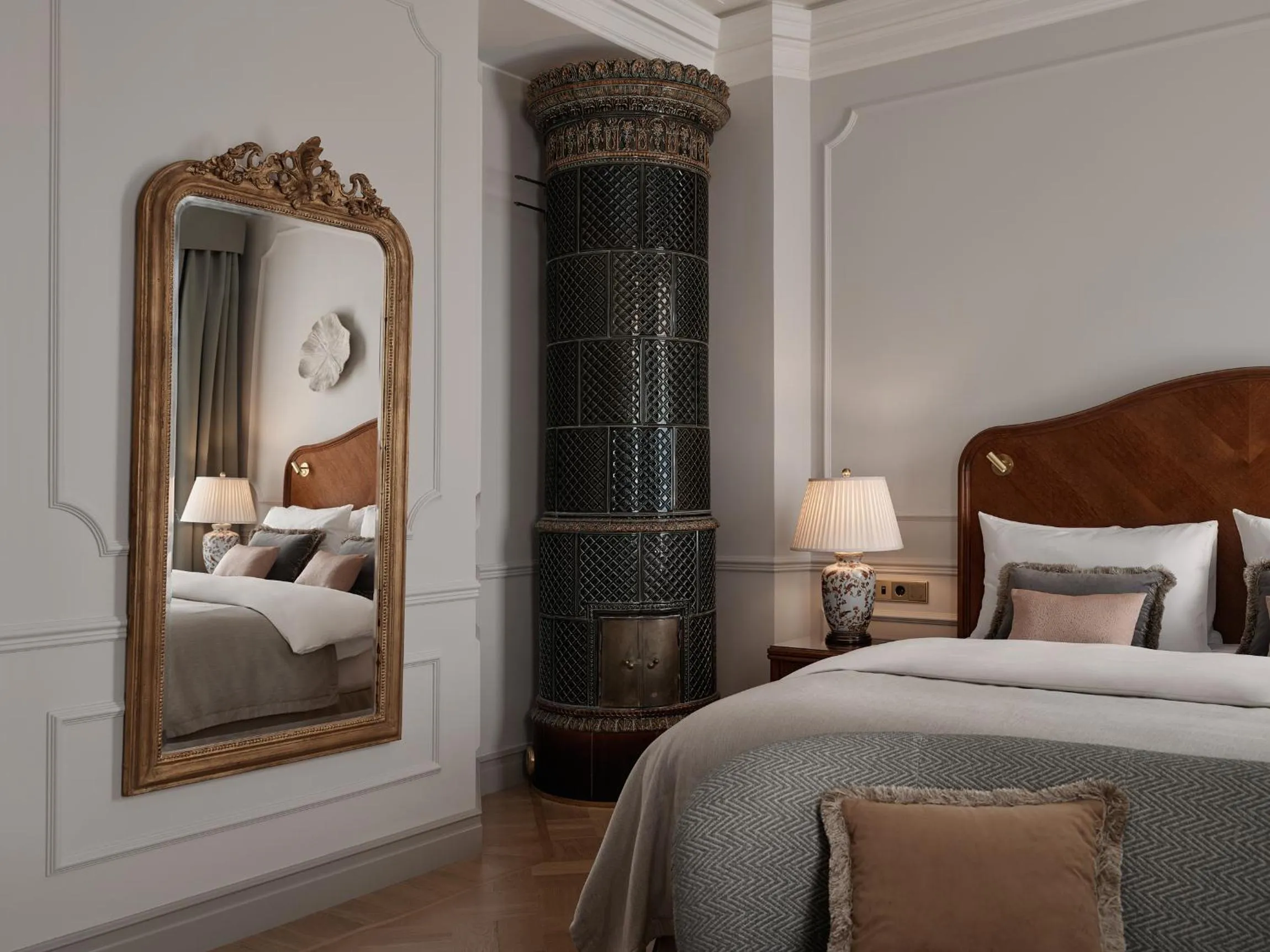 Decorative detail, Bed in Hotel Kämp