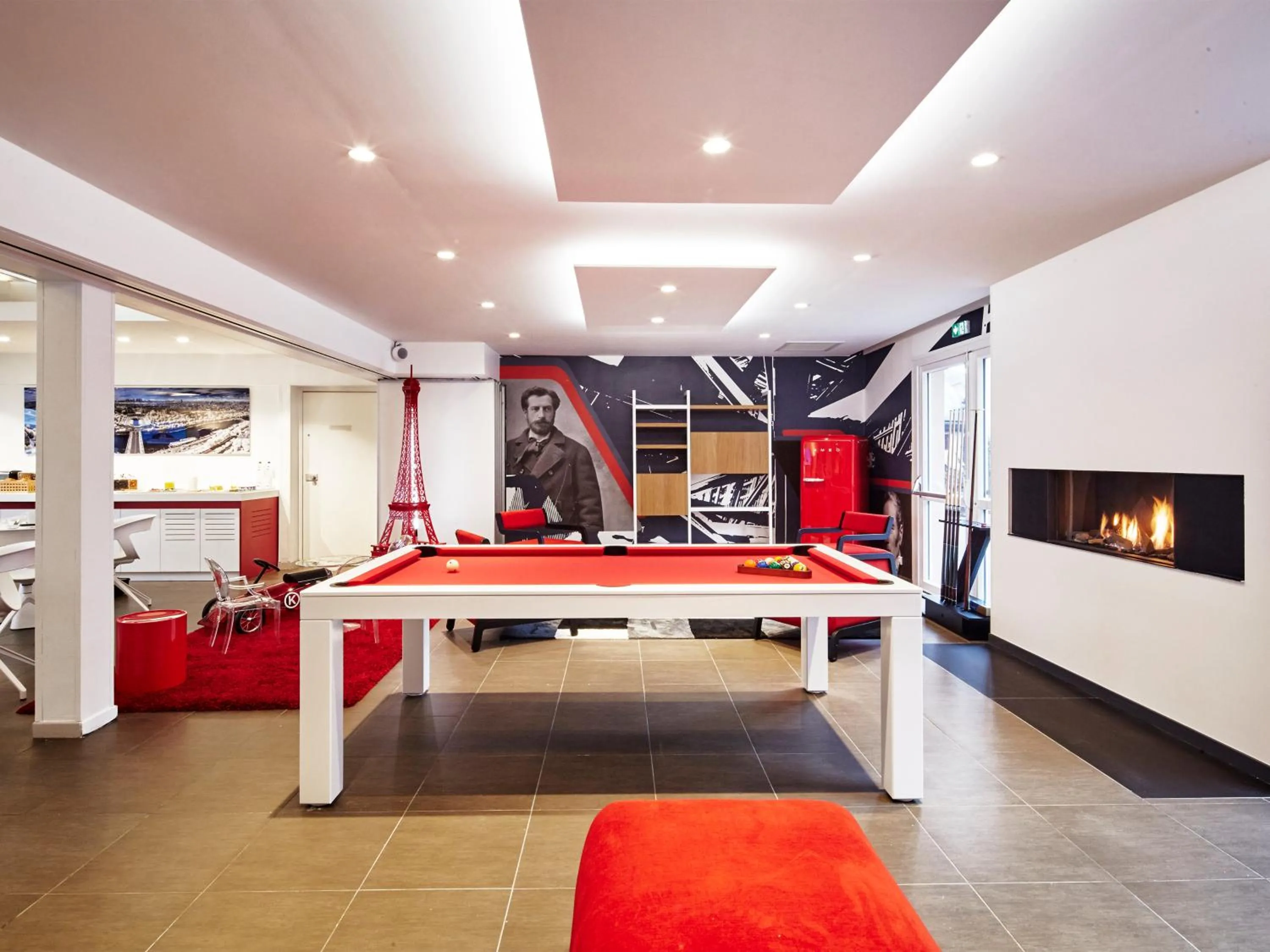 Billiard in Hôtel Gustave Colmar