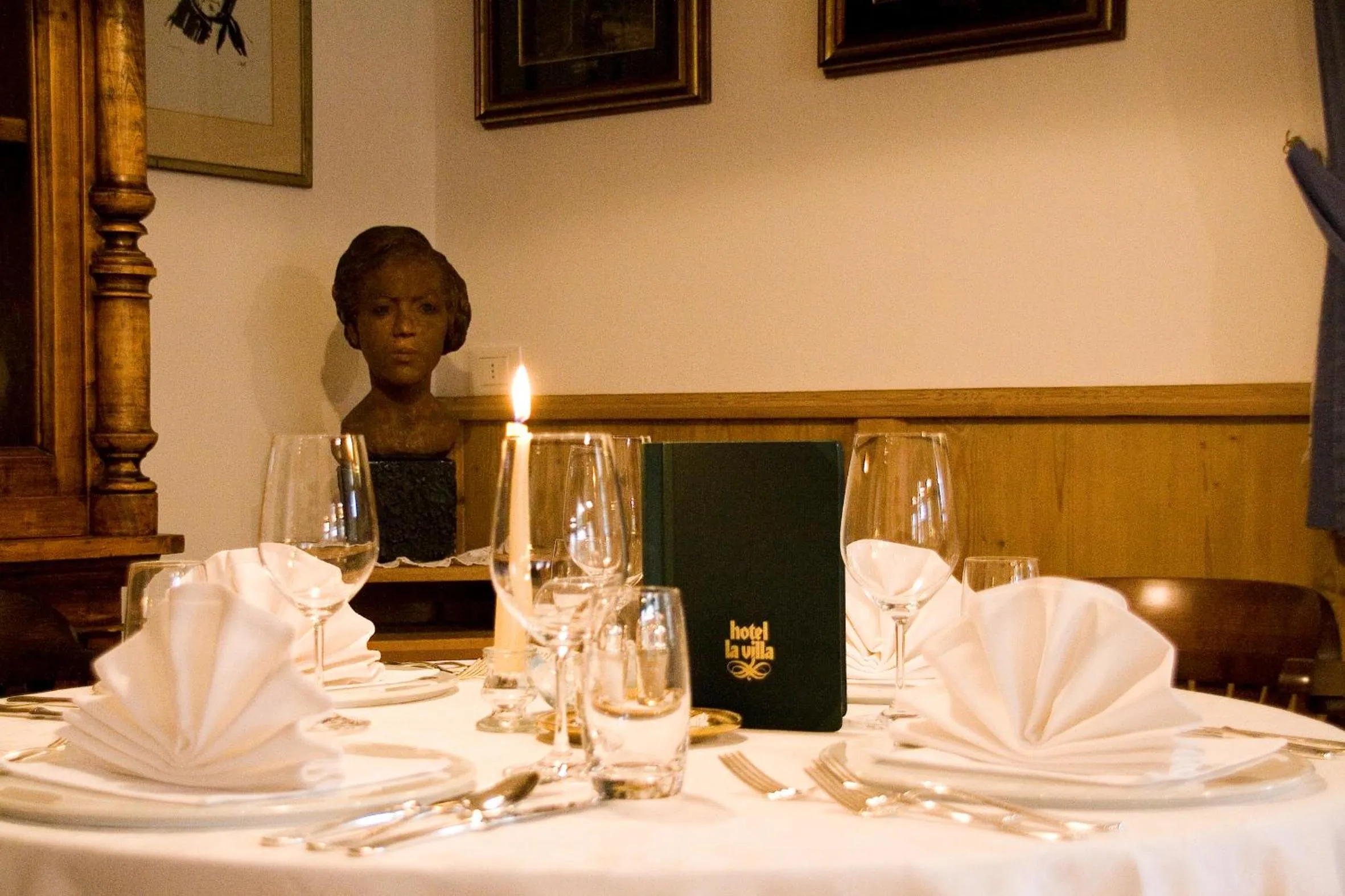 Restaurant/places to eat in Hotel La Villa