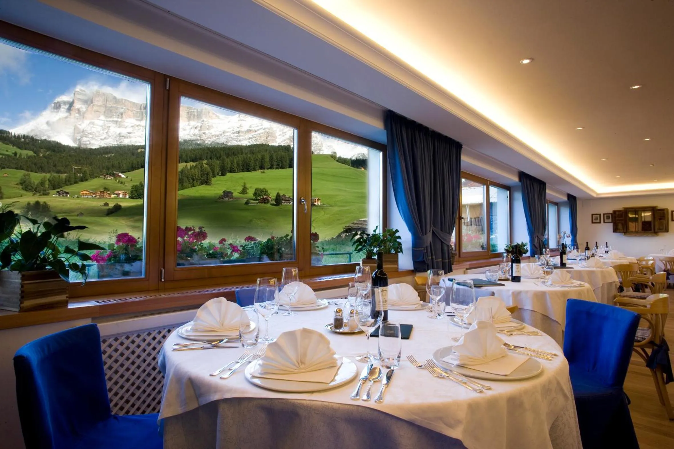 Restaurant/places to eat in Hotel La Villa