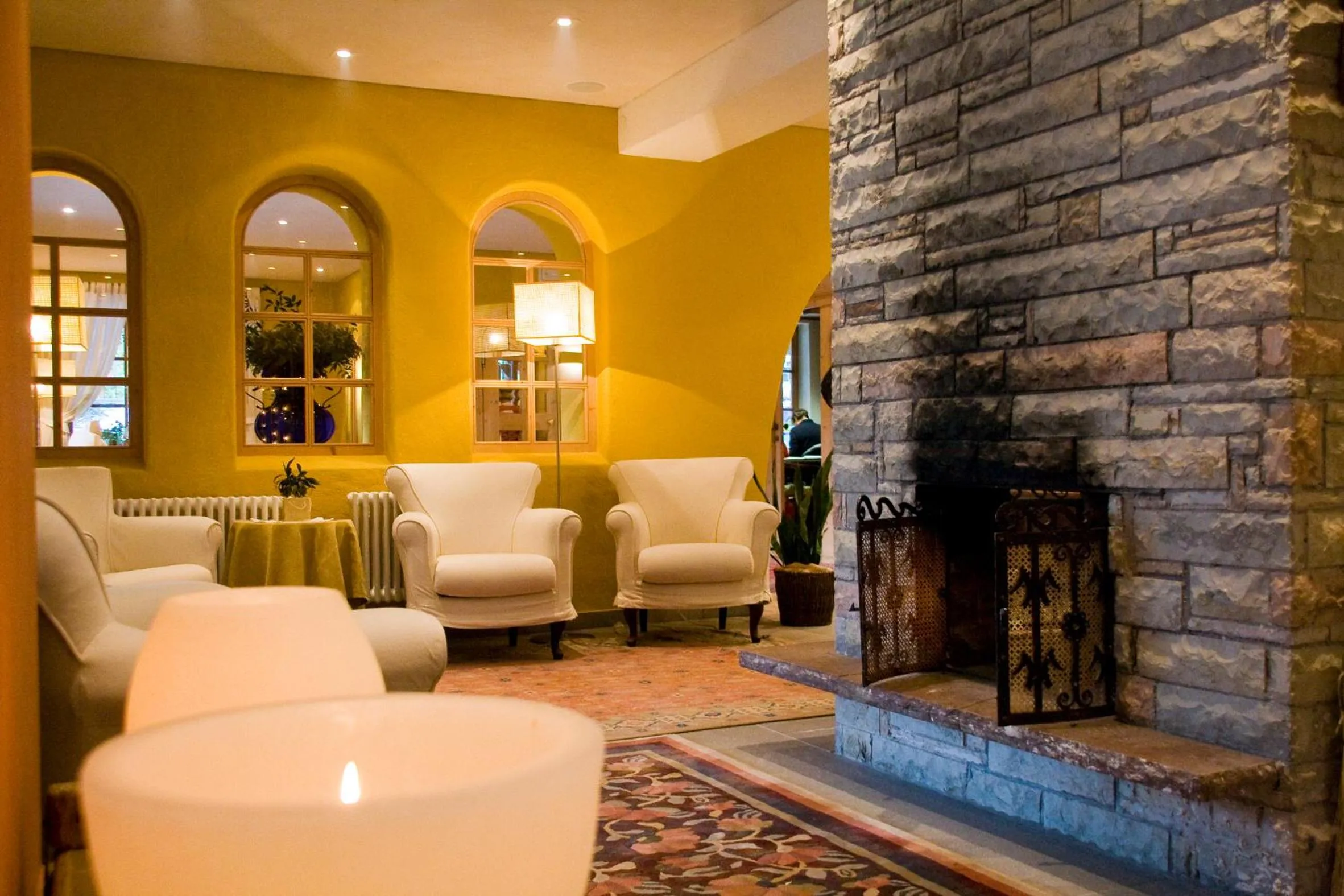 Communal lounge/ TV room in Hotel La Villa