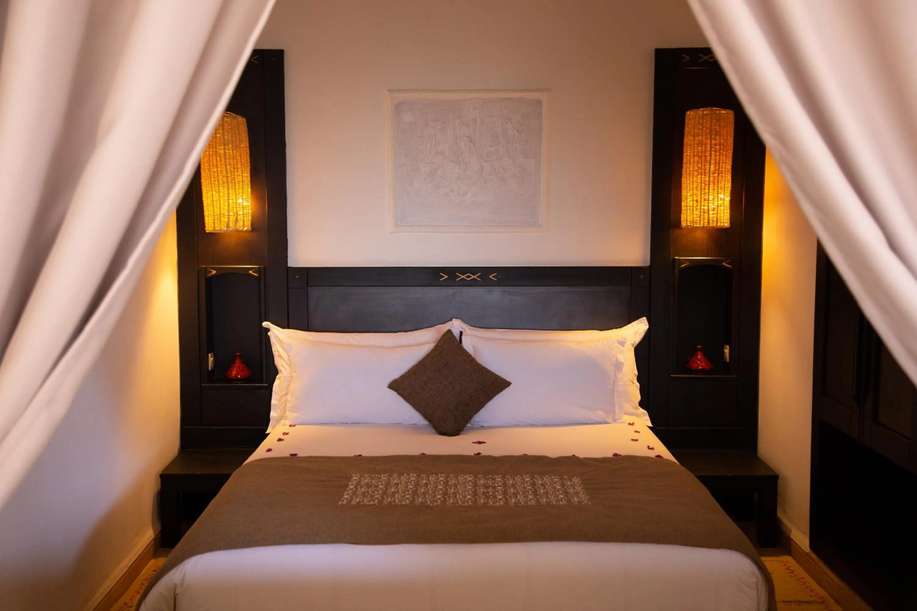 Bed in Borjs Hotel Suites & Spa