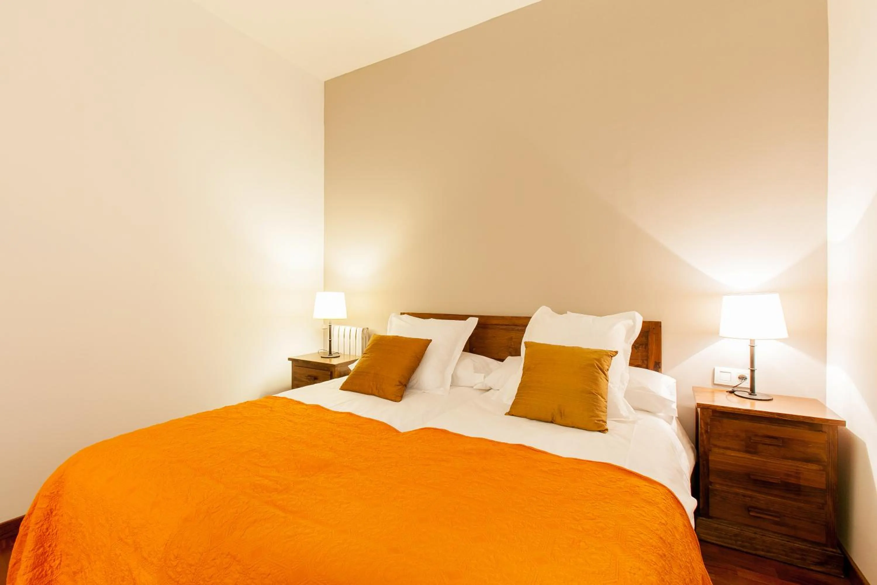 Bedroom, Bed in Serennia Apartamentos Ramblas - Plaça Catalunya