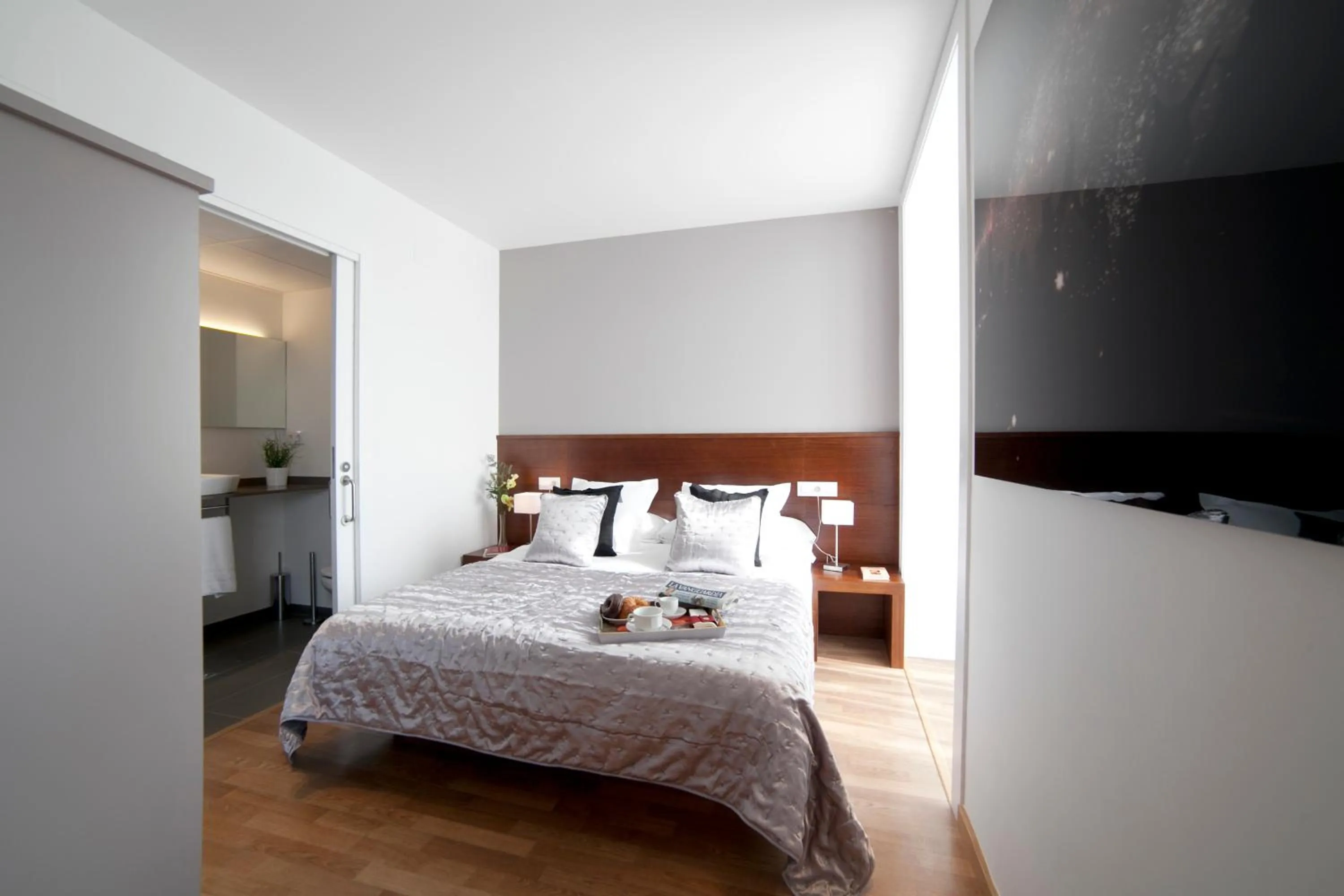 Photo of the whole room, Bed in Serennia Apartamentos Ramblas - Plaça Catalunya