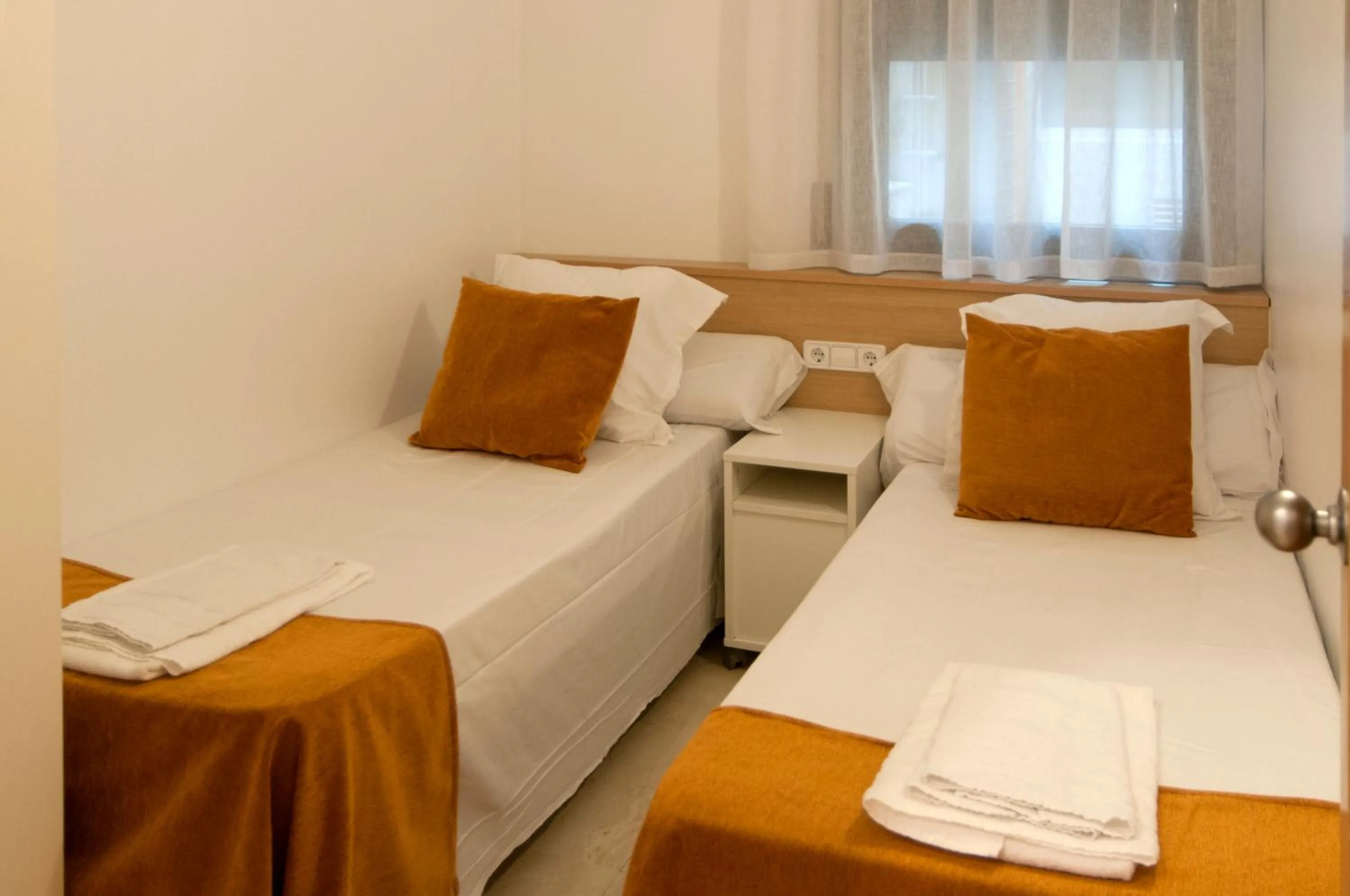 Bedroom, Bed in Serennia Apartamentos Ramblas - Plaça Catalunya