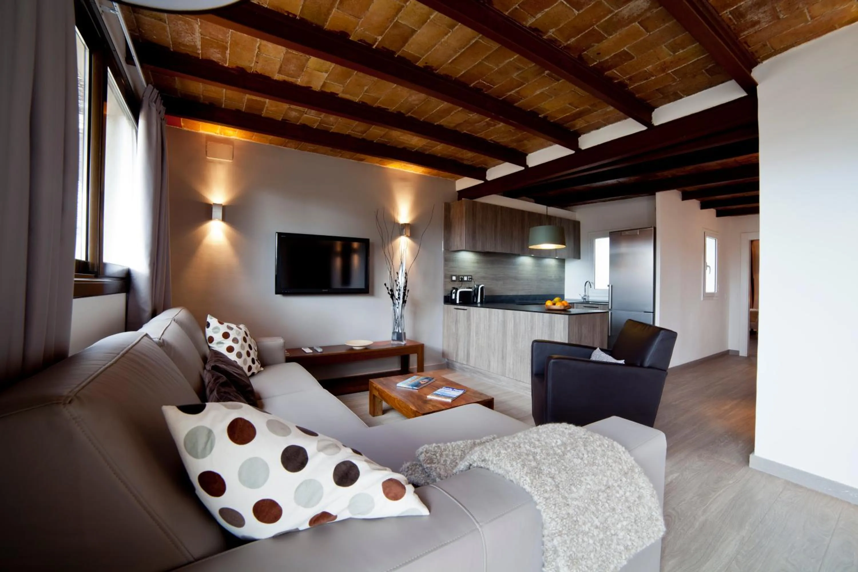 Kitchen or kitchenette in Serennia Apartamentos Ramblas - Plaça Catalunya